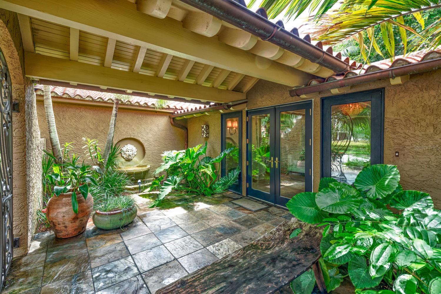 Photo of 808 BRIGHTWATERS BOULEVARD ST PETERSBURG FL 33704