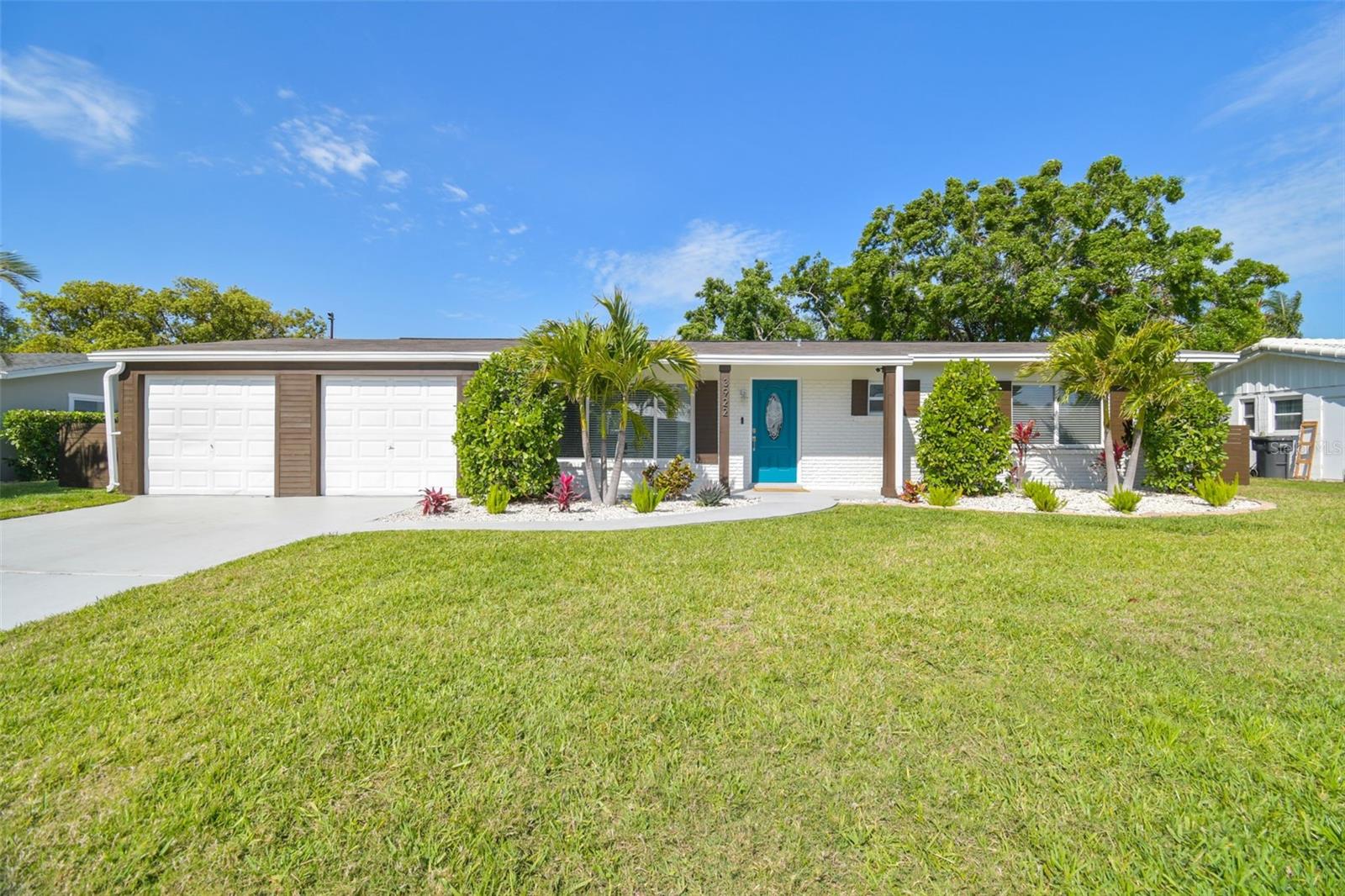 Photo of 3922 FONTAINEBLEAU DRIVE TAMPA FL 33634