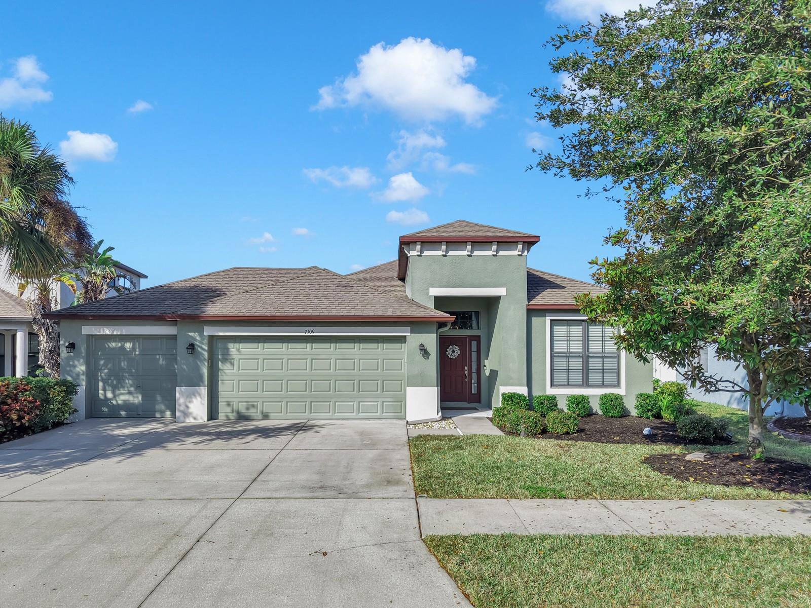 Photo of 7109 SPINDLE TREE LANE RIVERVIEW FL 33578