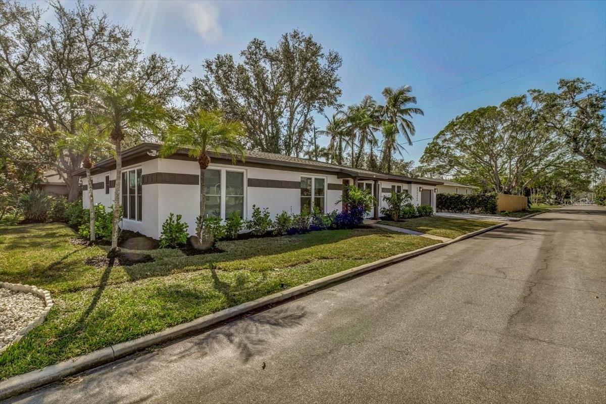 Photo of 525 LAMARA WAY ST PETERSBURG FL 33704