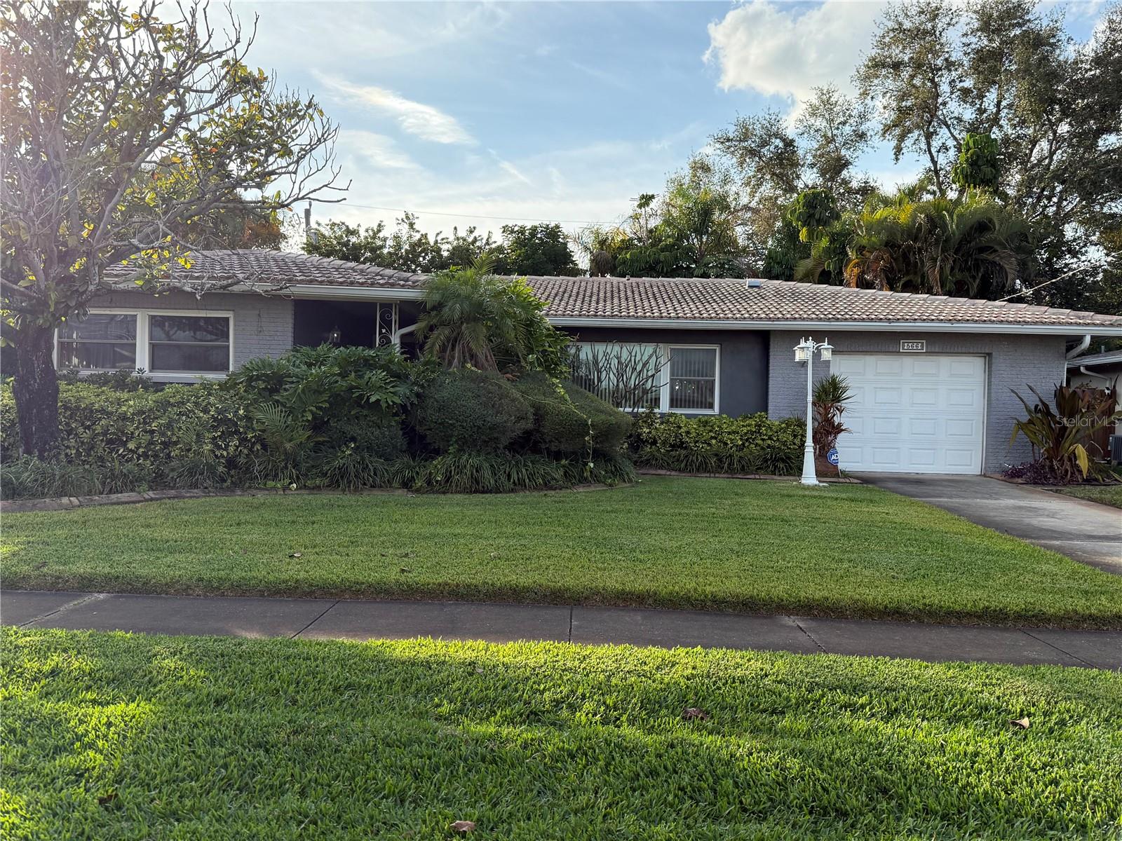 Photo of 566 E PARK DRIVE LARGO FL 33771