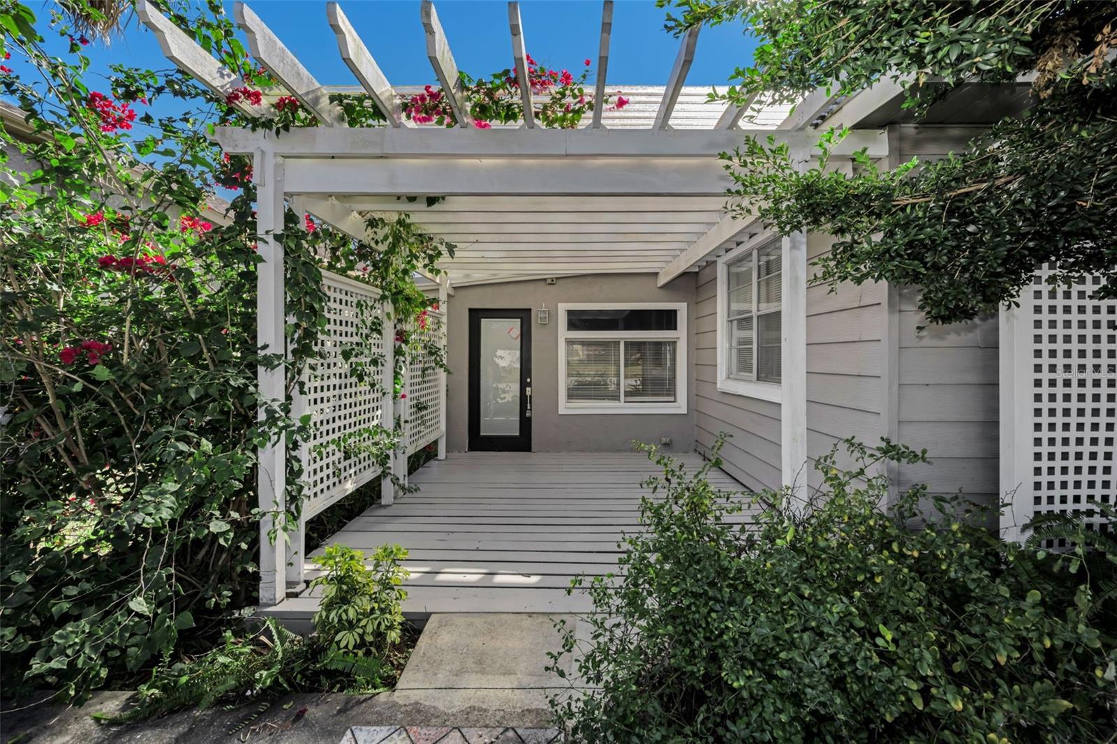 Photo of 1122 E OAKWOOD STREET TARPON SPRINGS FL 34689