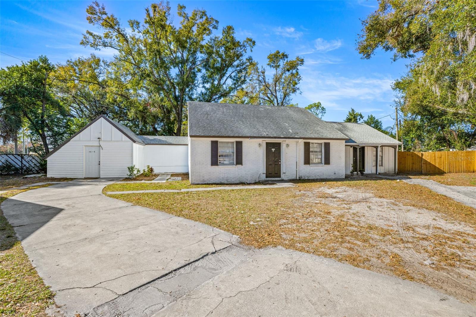 Photo of 1403 COLLEGE PARK LANE TAMPA FL 33612