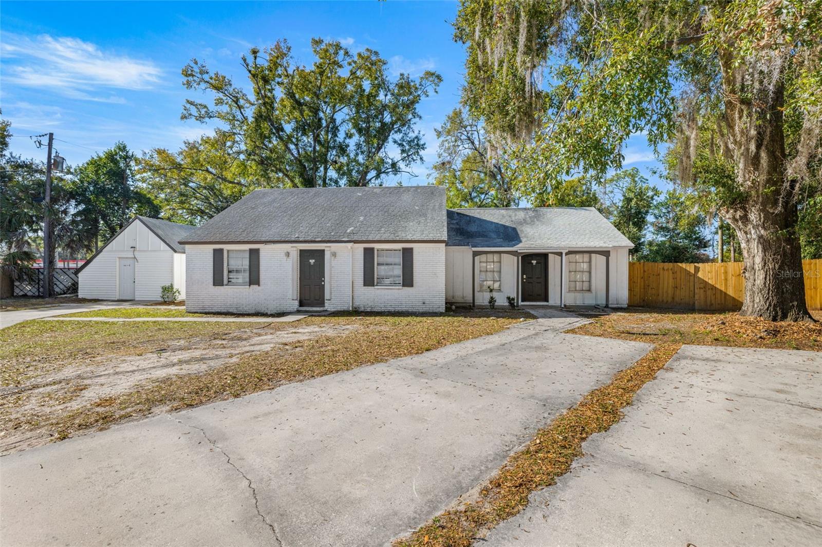 Photo of 1403 COLLEGE PARK LANE TAMPA FL 33612