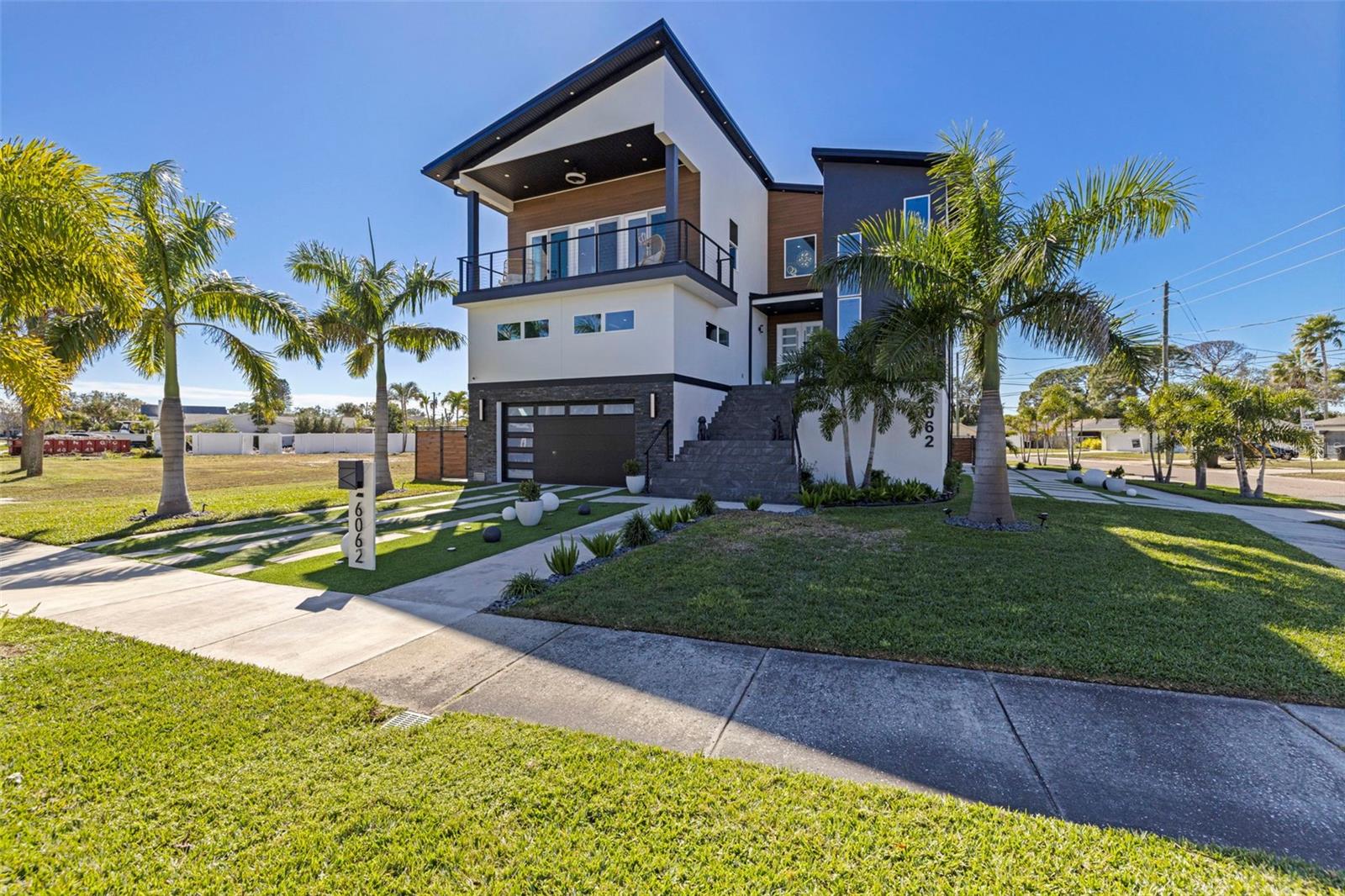 Photo of 6062 BAYOU GRANDE BOULEVARD ST PETERSBURG FL 33703