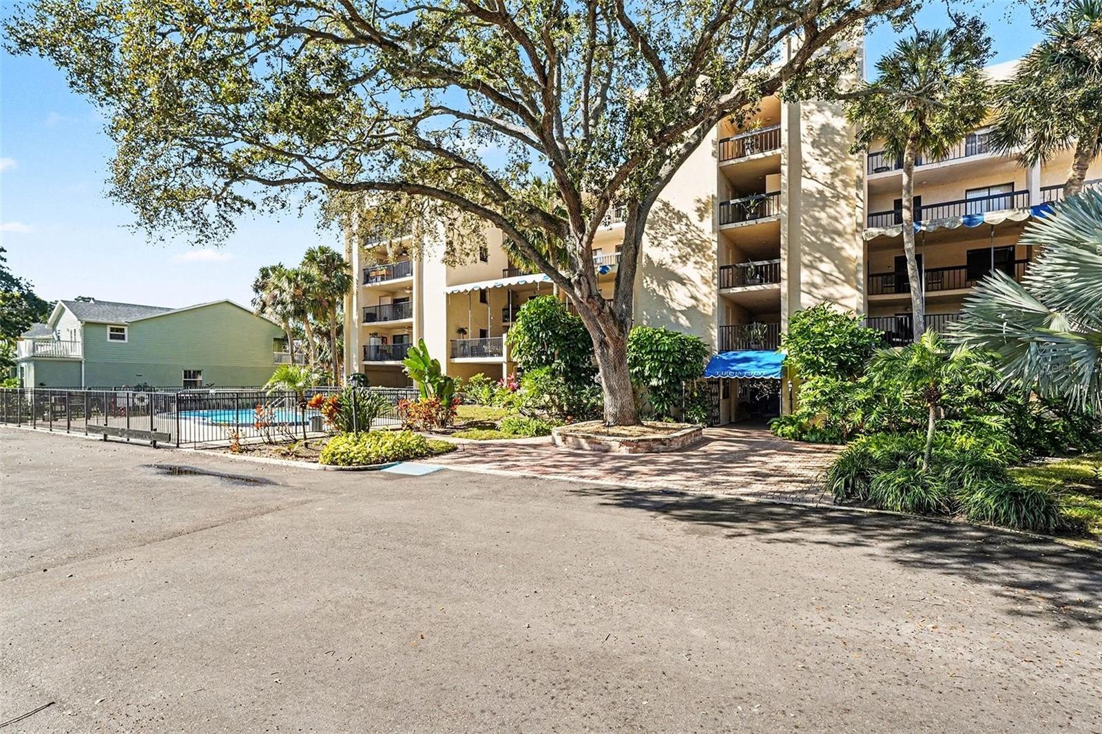 Photo of 303 TARPON POINT TARPON SPRINGS FL 34689