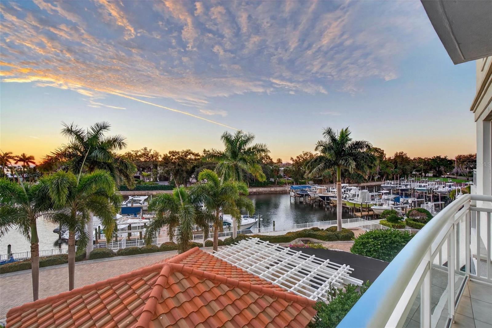 Photo of 1325 SNELL ISLE BOULEVARD #302 ST PETERSBURG FL 33704