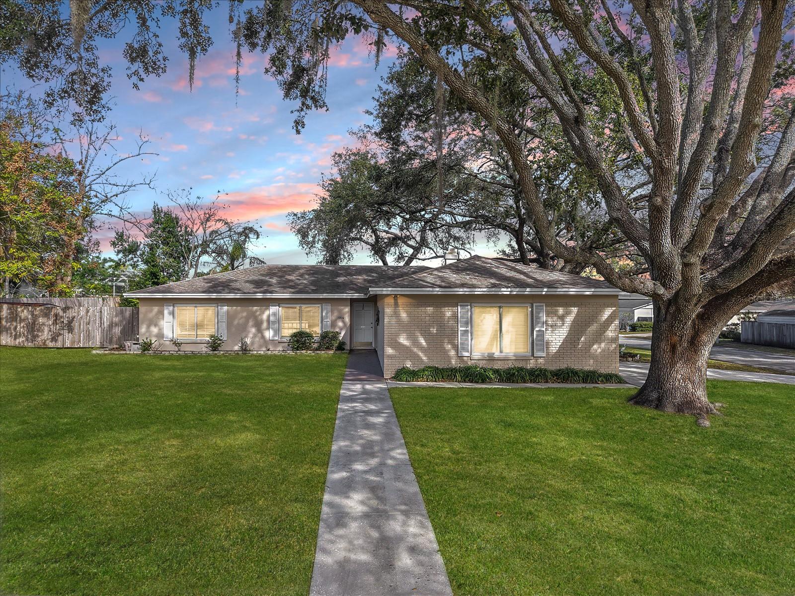 Photo of 1016 LADY GUINEVERE DRIVE VALRICO FL 33594