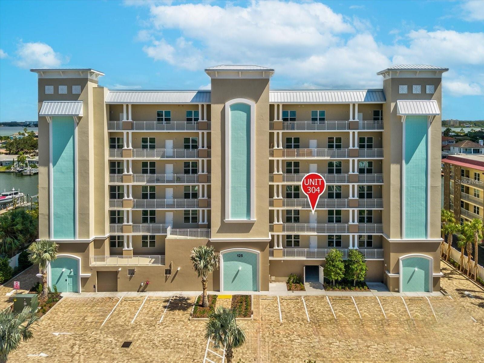Photo of 125 ISLAND WAY #304 CLEARWATER BEACH FL 33767
