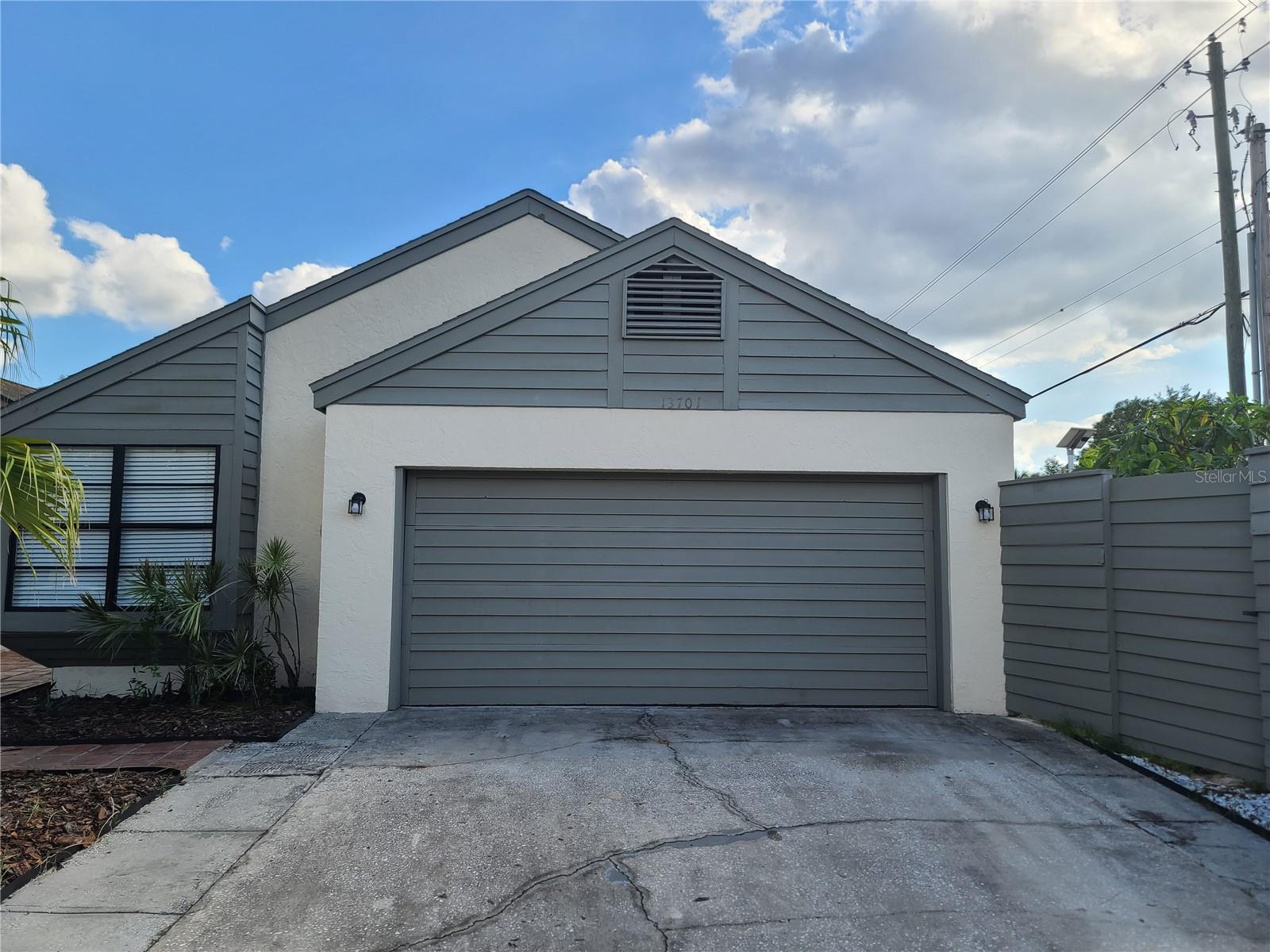 Photo of 13701 LAZY OAK DRIVE TAMPA FL 33613