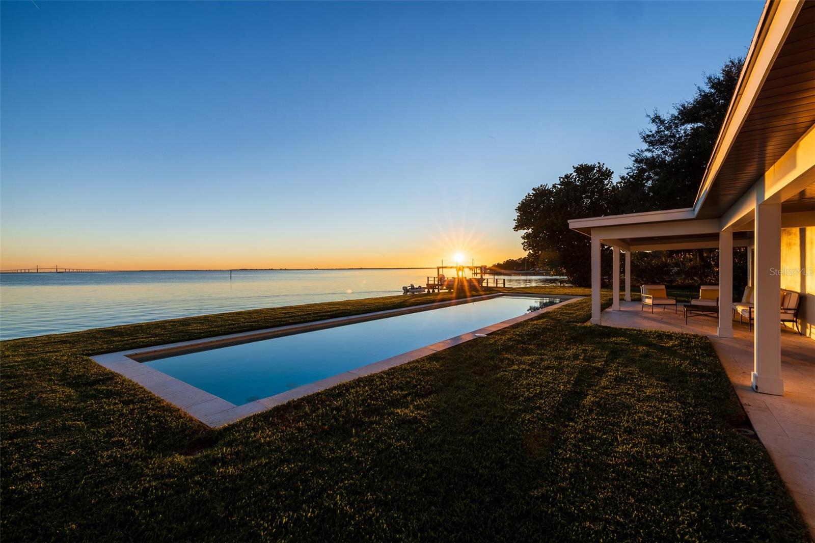 Photo of 218 COLONY POINT ROAD ST PETERSBURG FL 33705