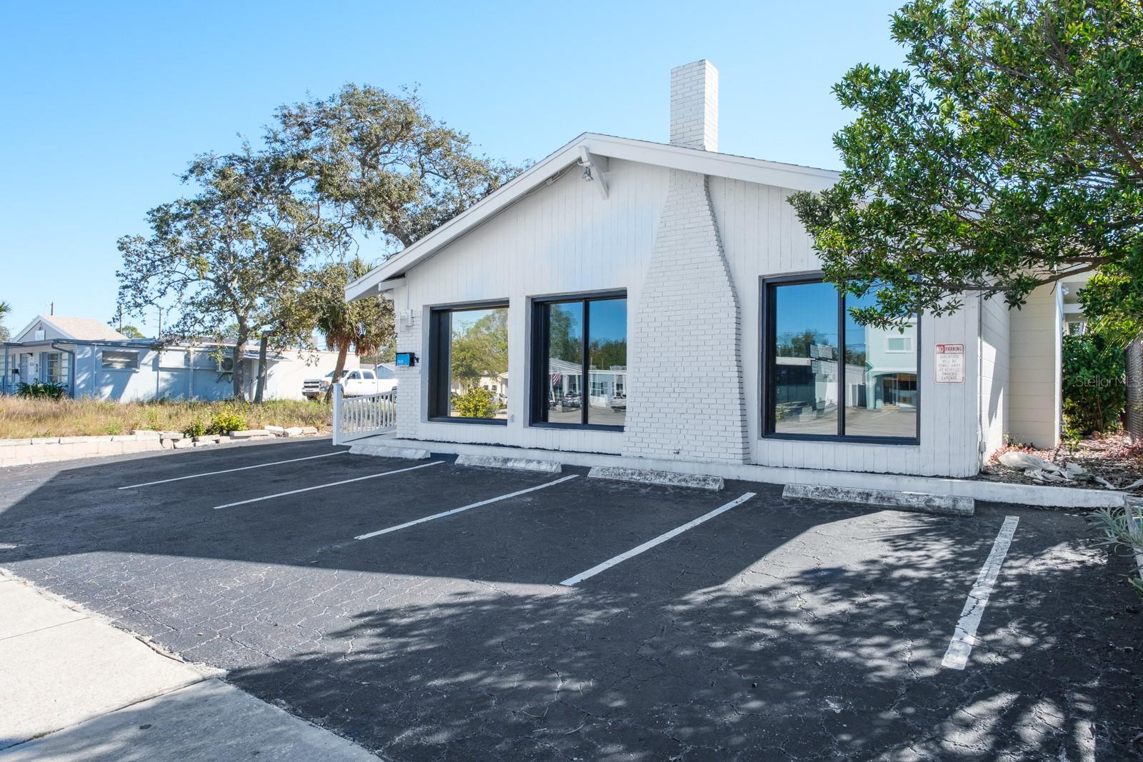 Photo of 3848 CENTRAL AVENUE ST PETERSBURG FL 33711