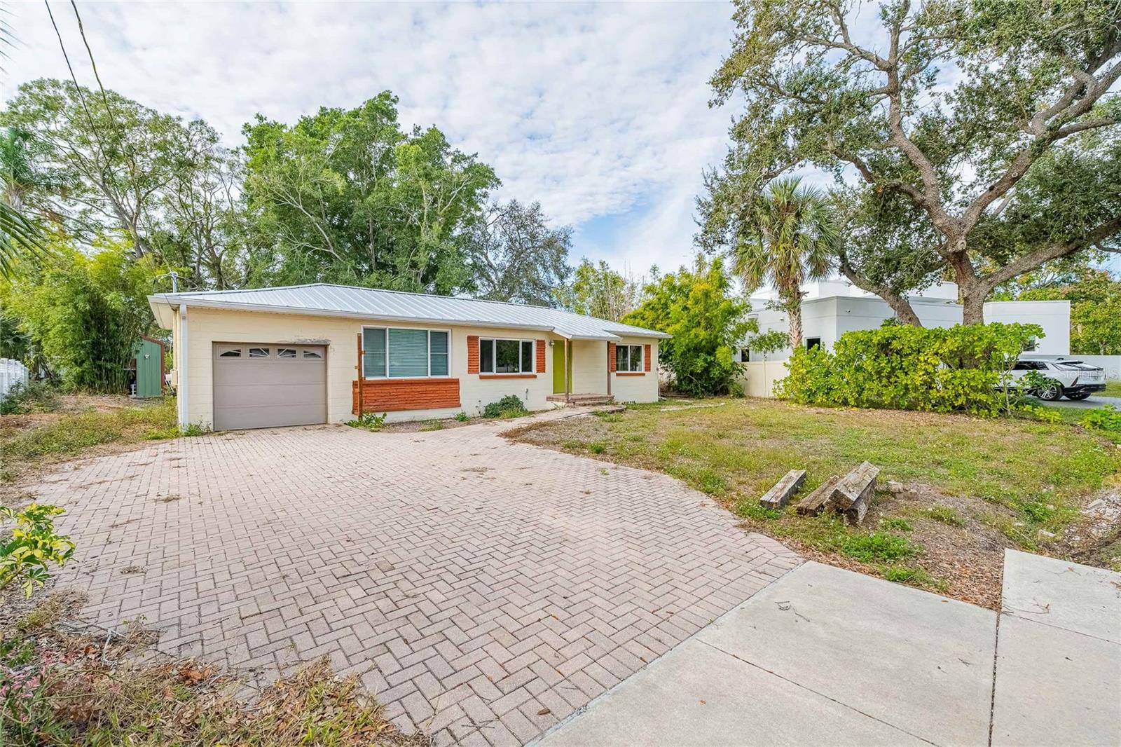 Photo of 6213 SANDERS DRIVE TAMPA FL 33611