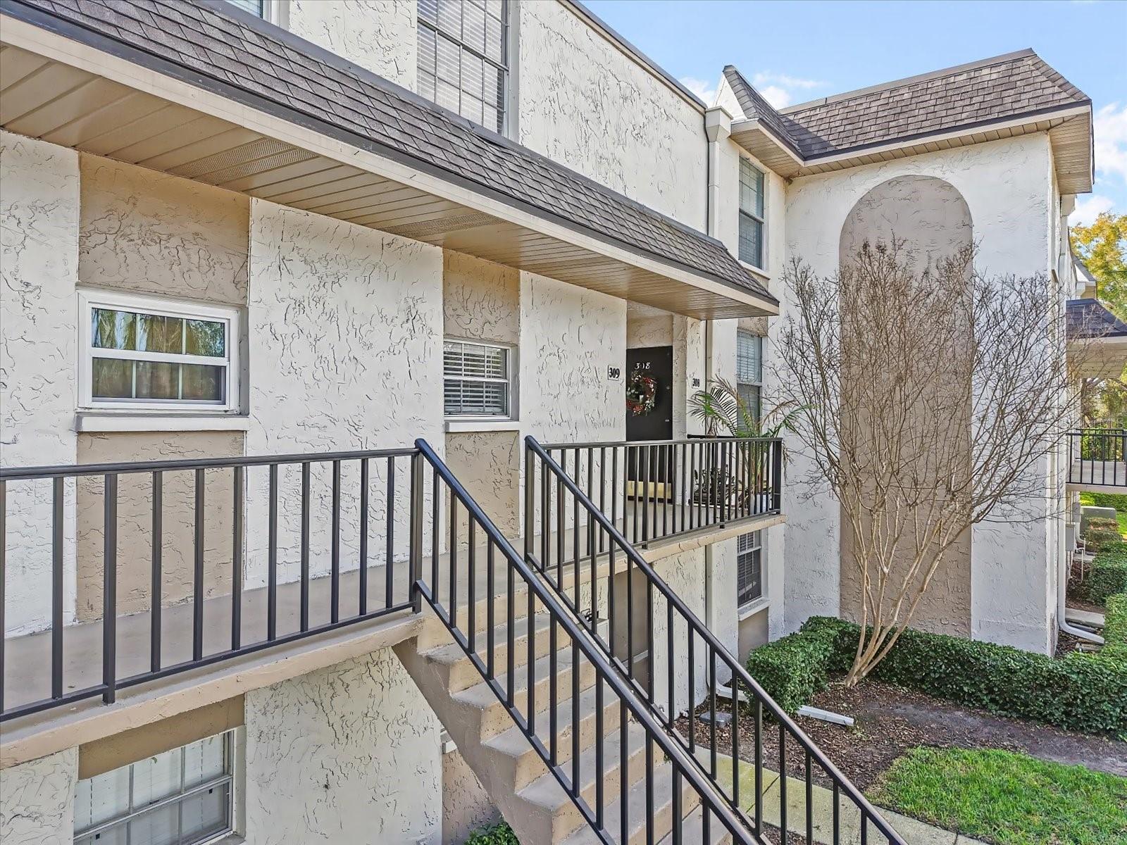 Photo of 811 RUSSELL LANE #309 BRANDON FL 33510