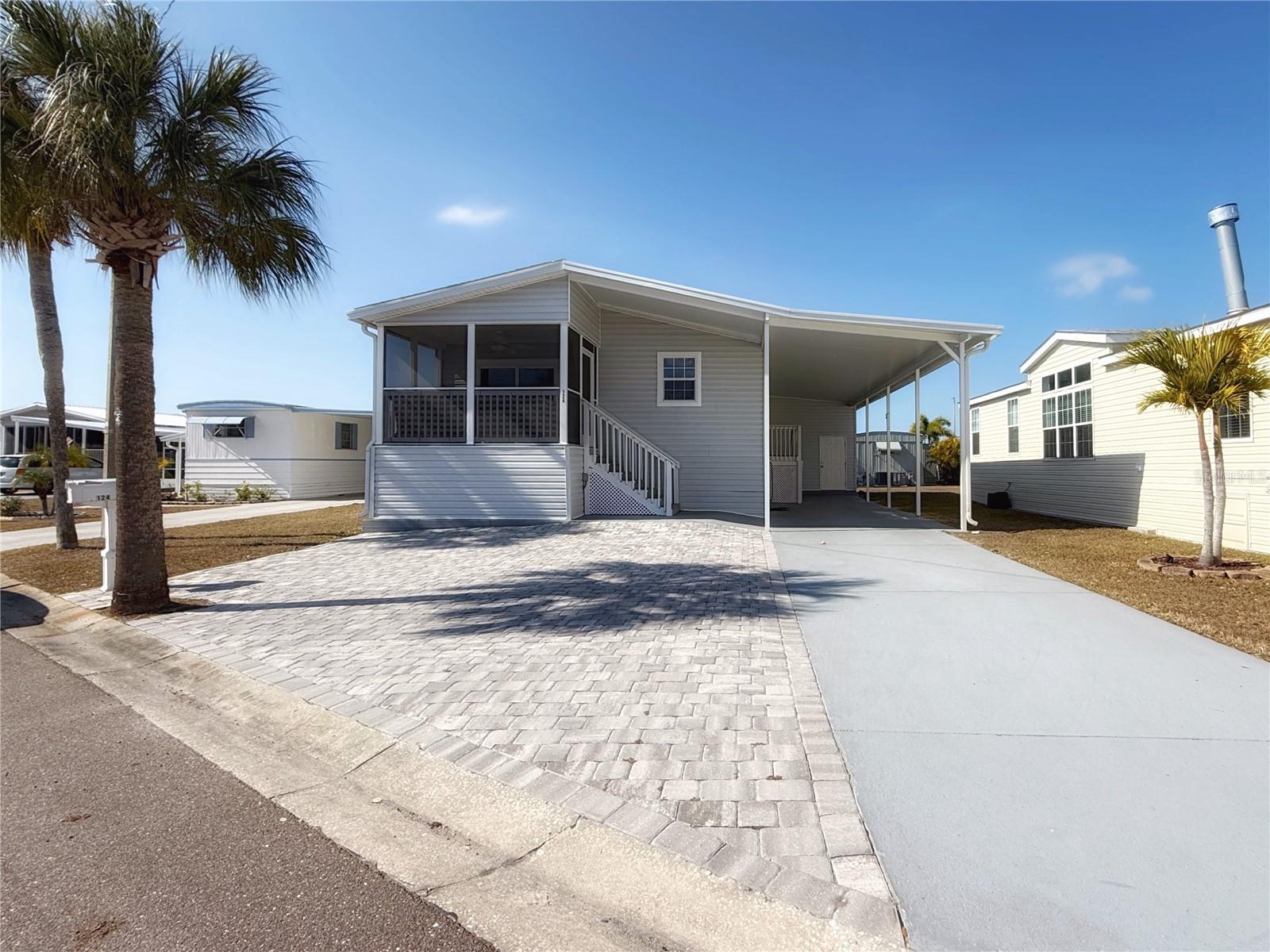 Photo of 124 E SAINT ANNES CIRCLE APOLLO BEACH FL 33572