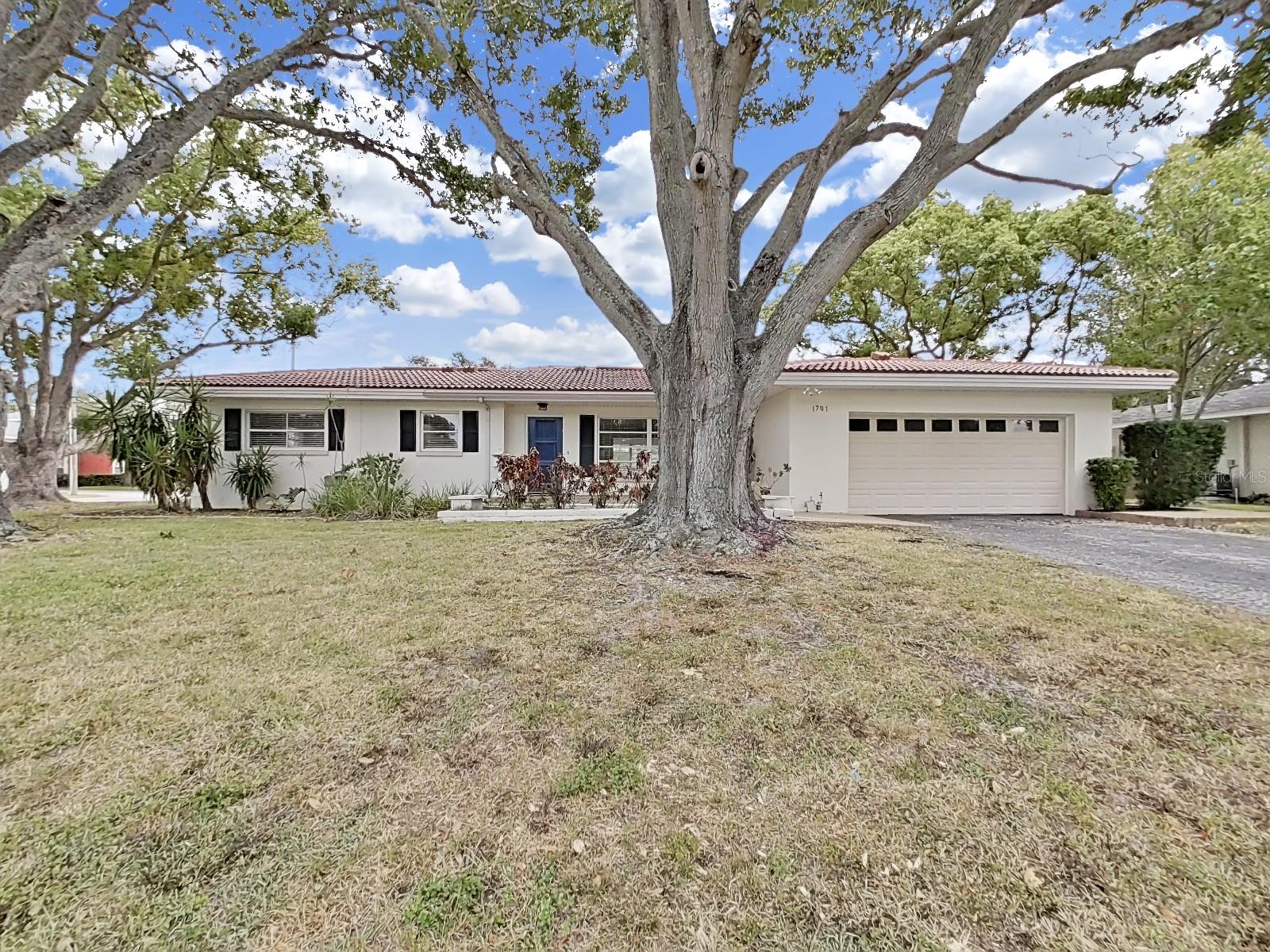 Photo of 1701 LAURIE LANE BELLEAIR FL 33756