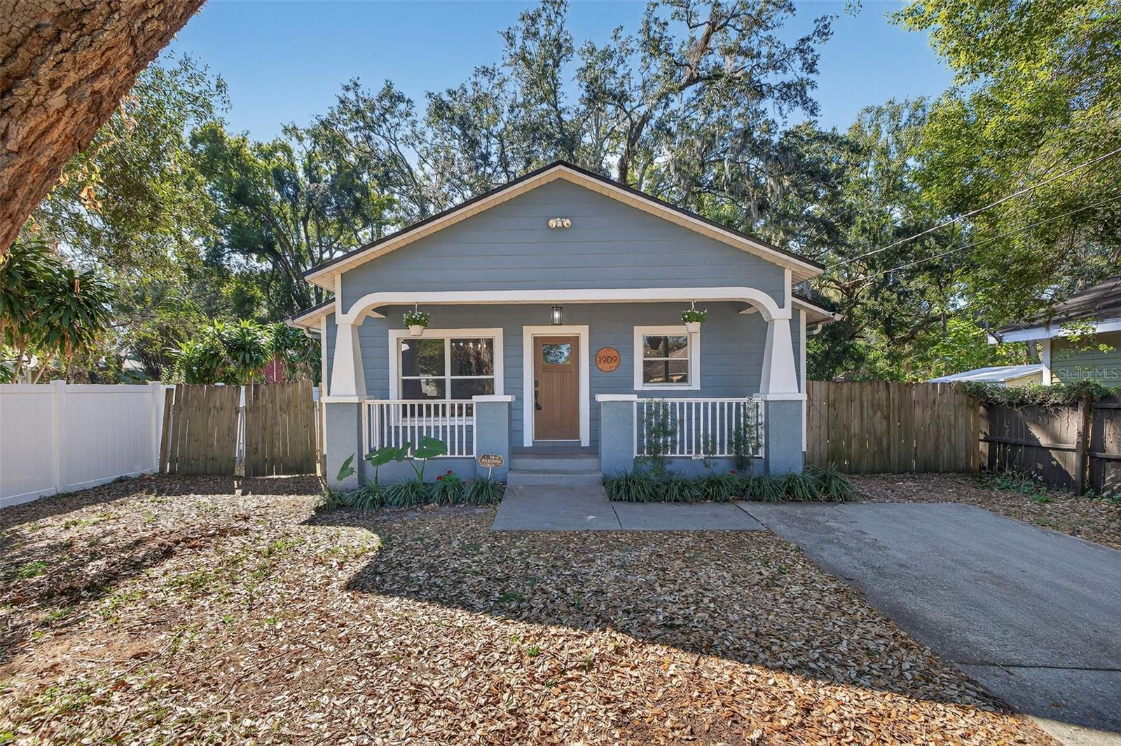 Photo of 1909 E HENRY AVENUE TAMPA FL 33610