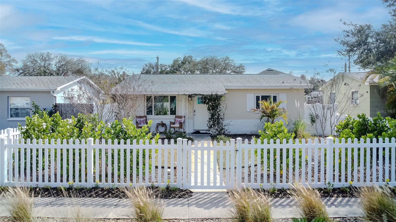 Photo of 842 53RD TERRACE ST PETERSBURG FL 33703
