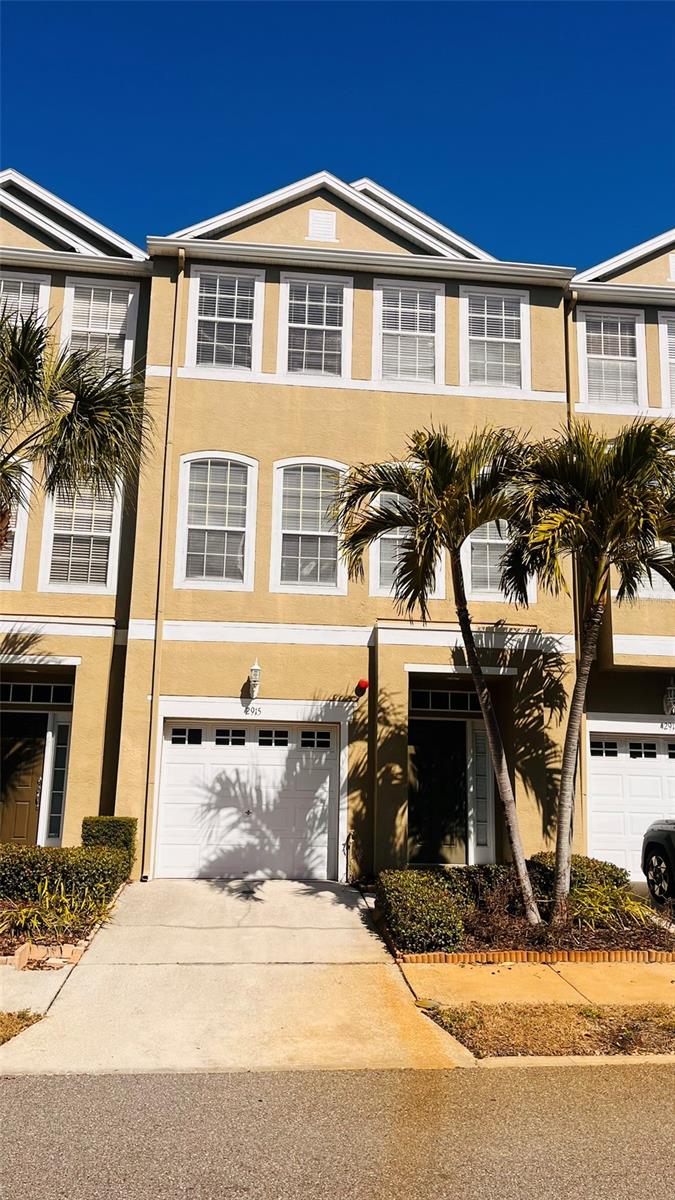 Photo of 2915 POINTEVIEW TAMPA FL 33611