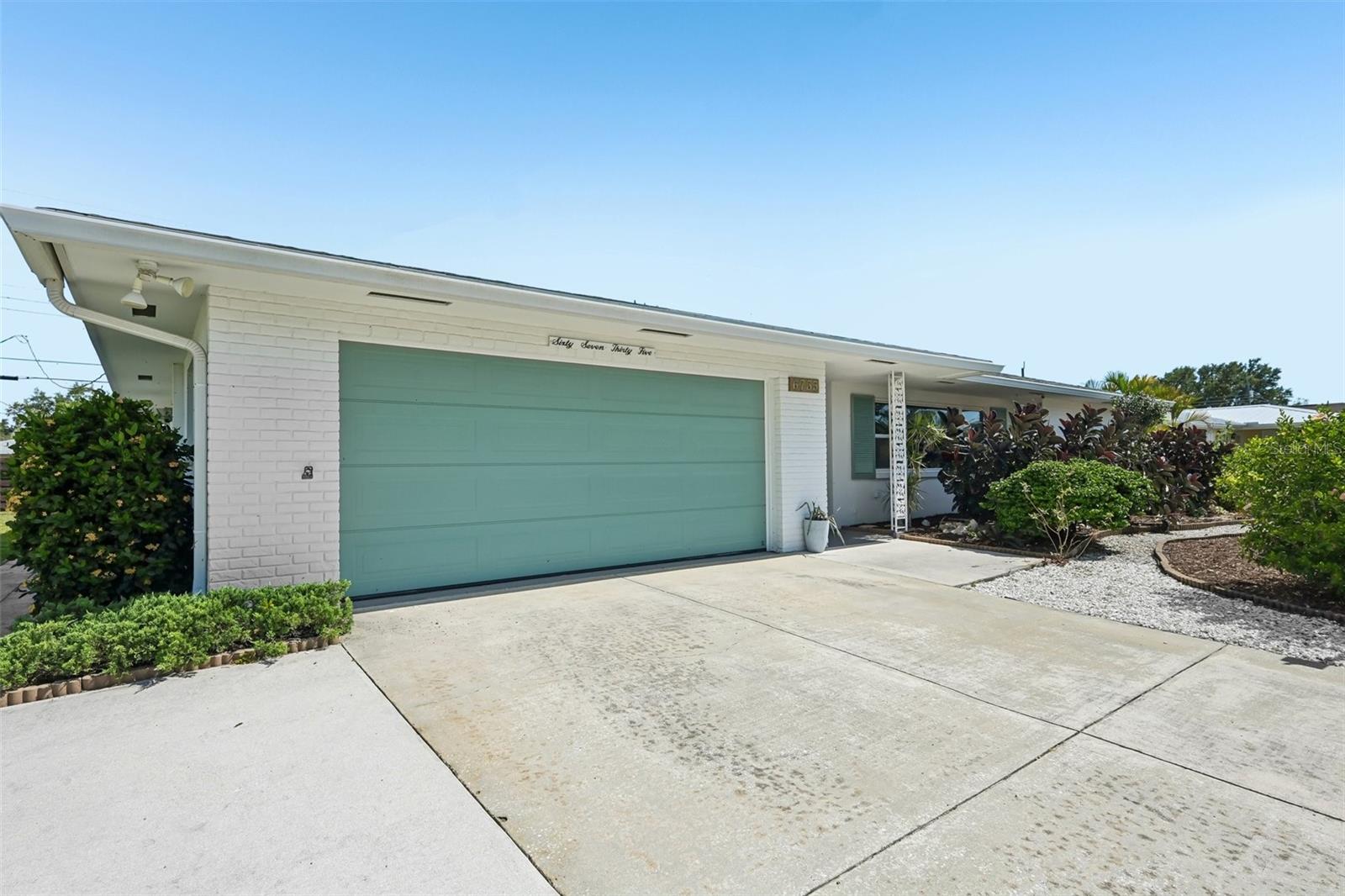 Photo of 6735 KEYSTONE DRIVE SARASOTA FL 34231