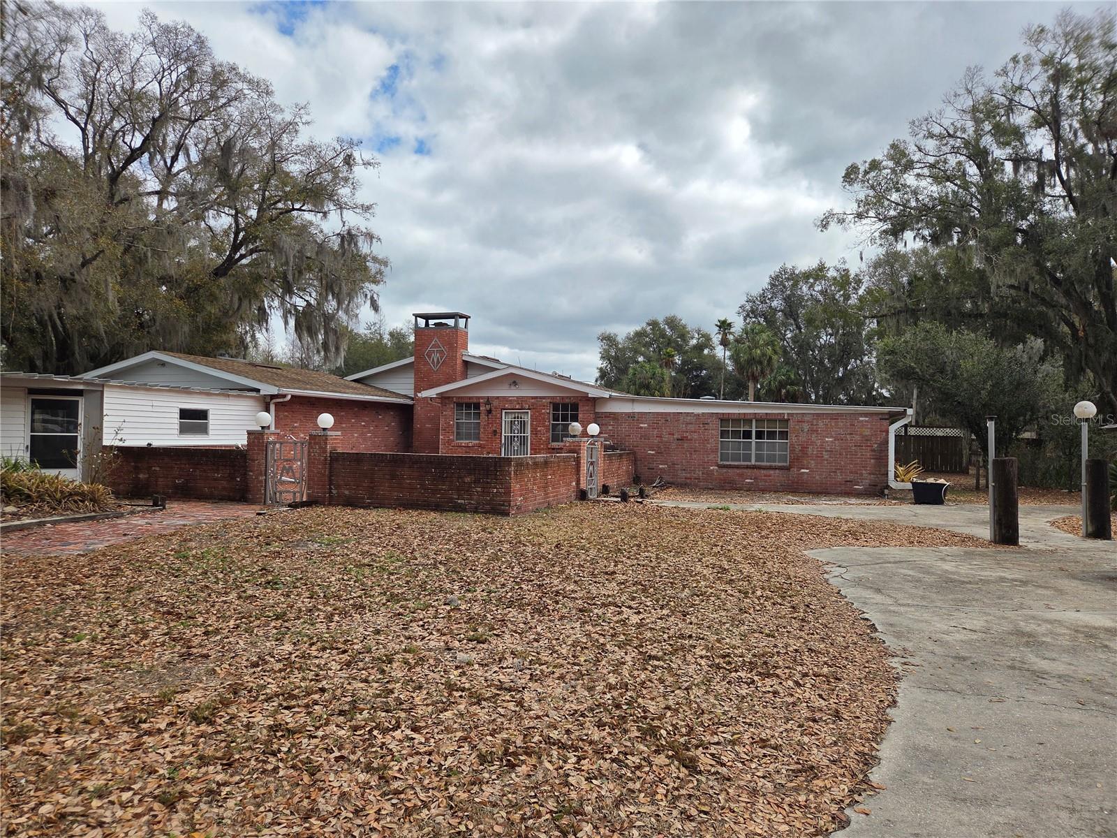 Photo of 4911 W SAM ALLEN ROAD PLANT CITY FL 33565