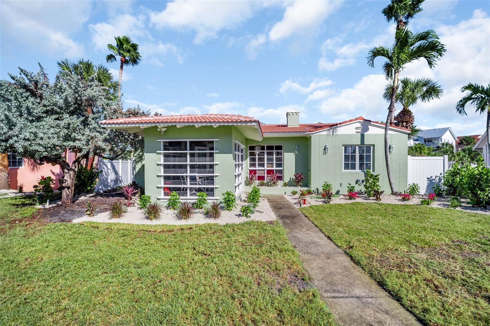 Photo of 16613 GULF BOULEVARD NORTH REDINGTON BEACH FL 33708
