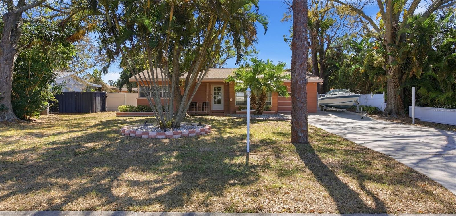 Photo of 718 BAY VISTA BOULEVARD ST PETERSBURG FL 33705