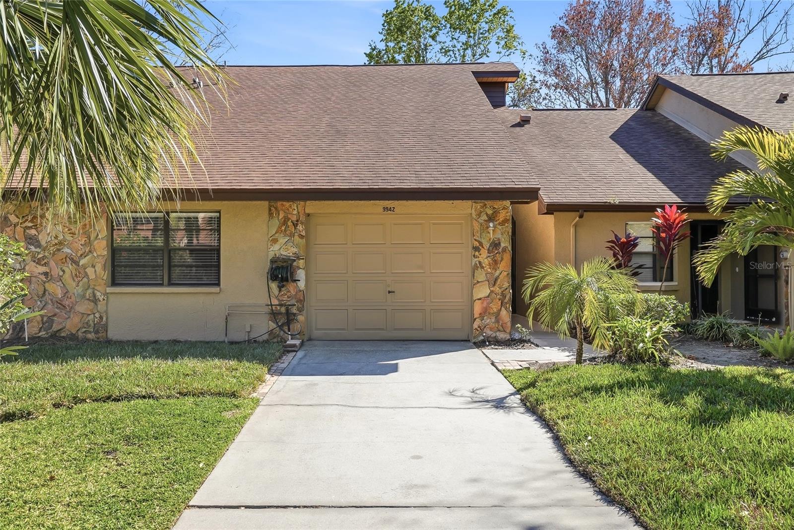 Photo of 9942 LAKE SEMINOLE DRIVE LARGO FL 33773