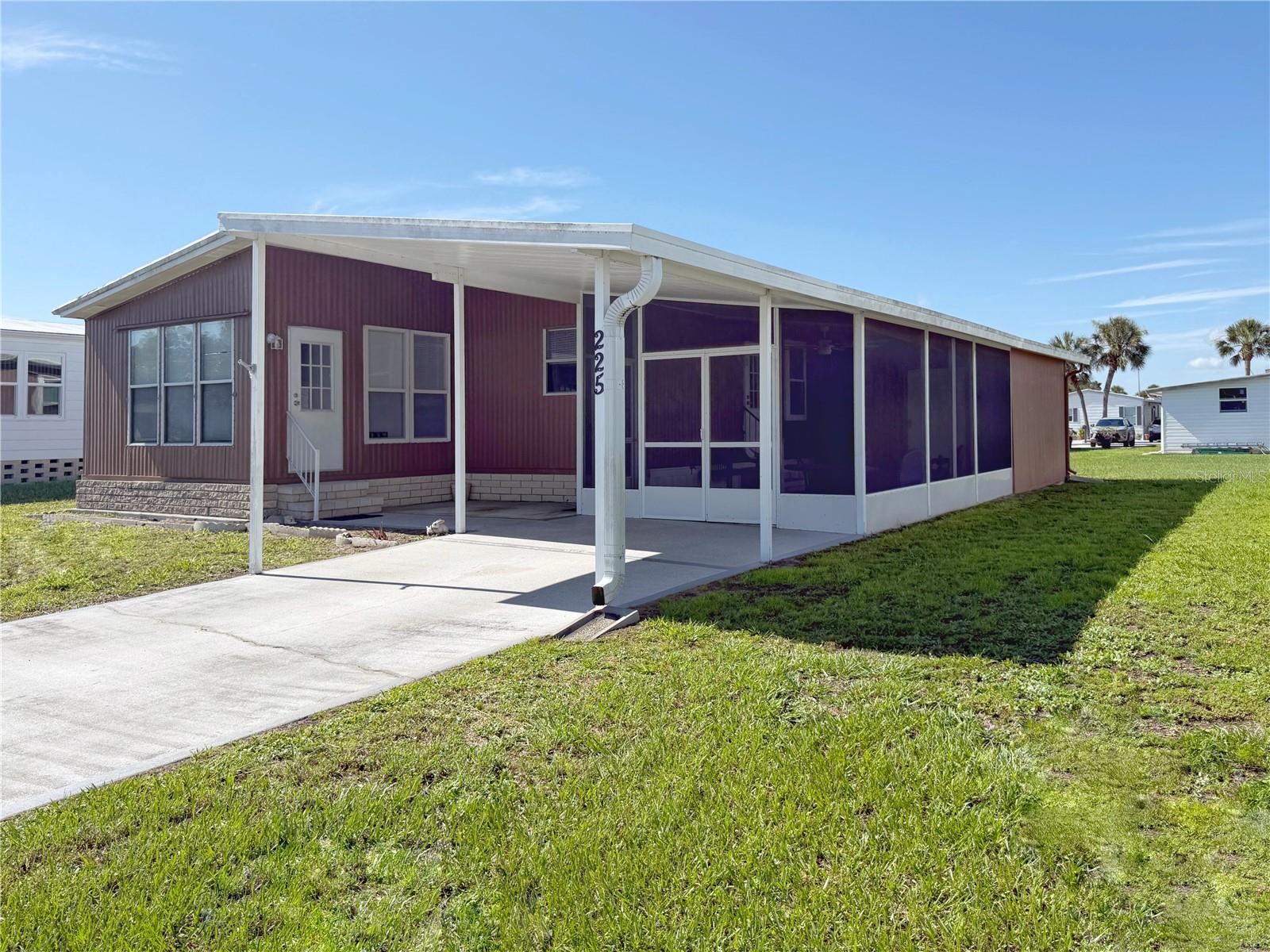 Photo of 225 N SAINT THOMAS CIRCLE APOLLO BEACH FL 33572