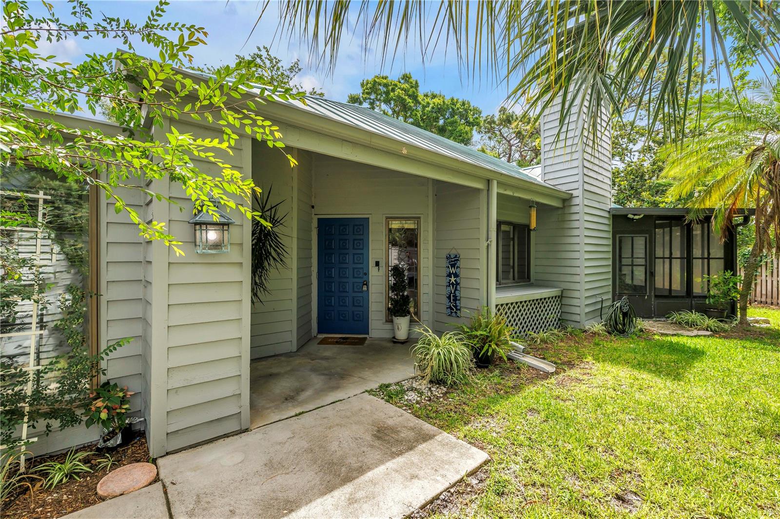 Photo of 10495 LONGWOOD DRIVE SEMINOLE FL 33777