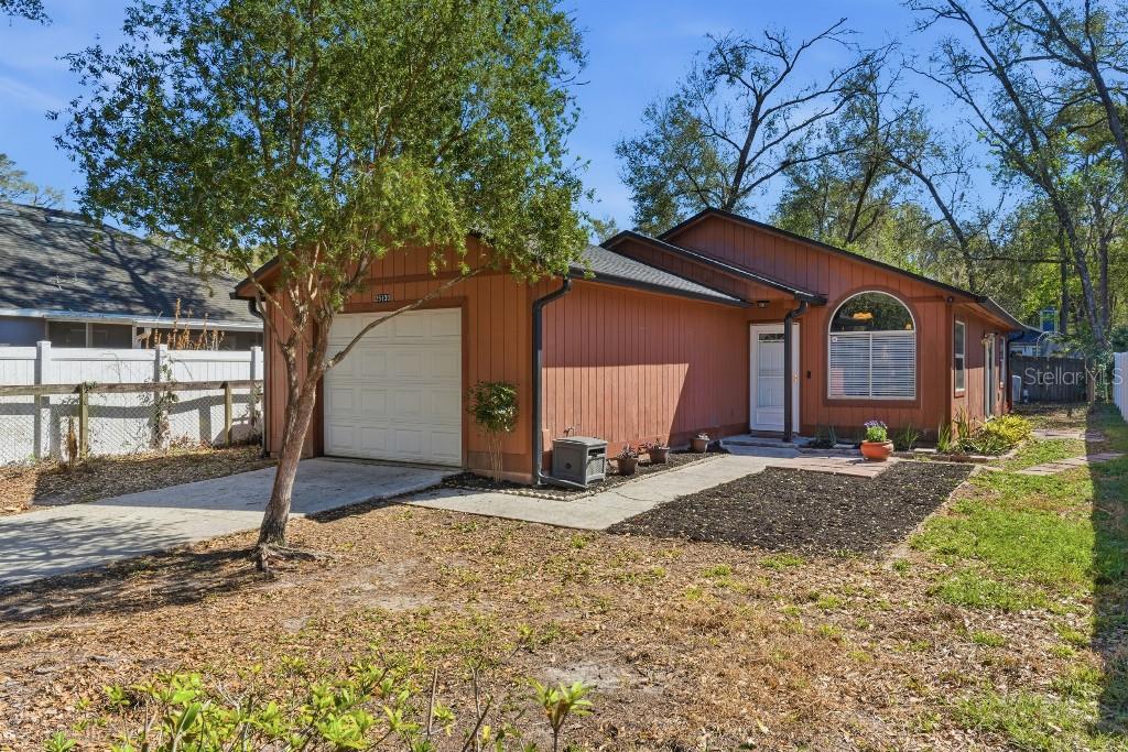 Photo of 25130 ENSLEY ROAD SORRENTO FL 32776