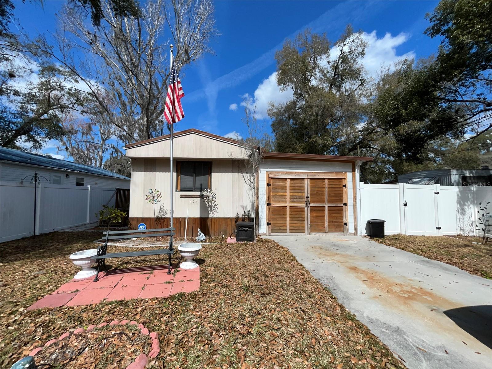 Photo of 124 W PARKER AVENUE BUSHNELL FL 33513