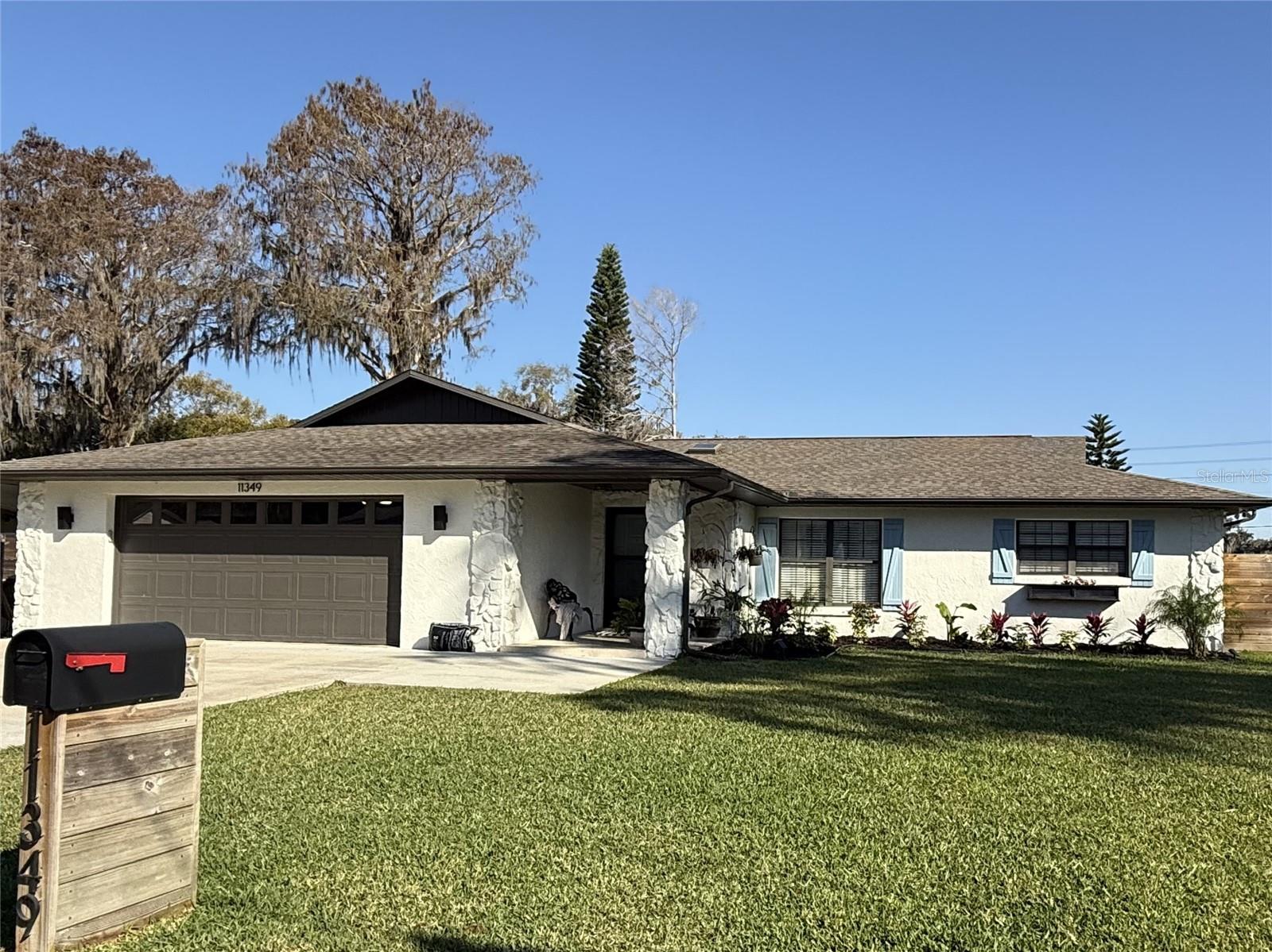 Photo of 11349 DAVISON LANE TAVARES FL 32778