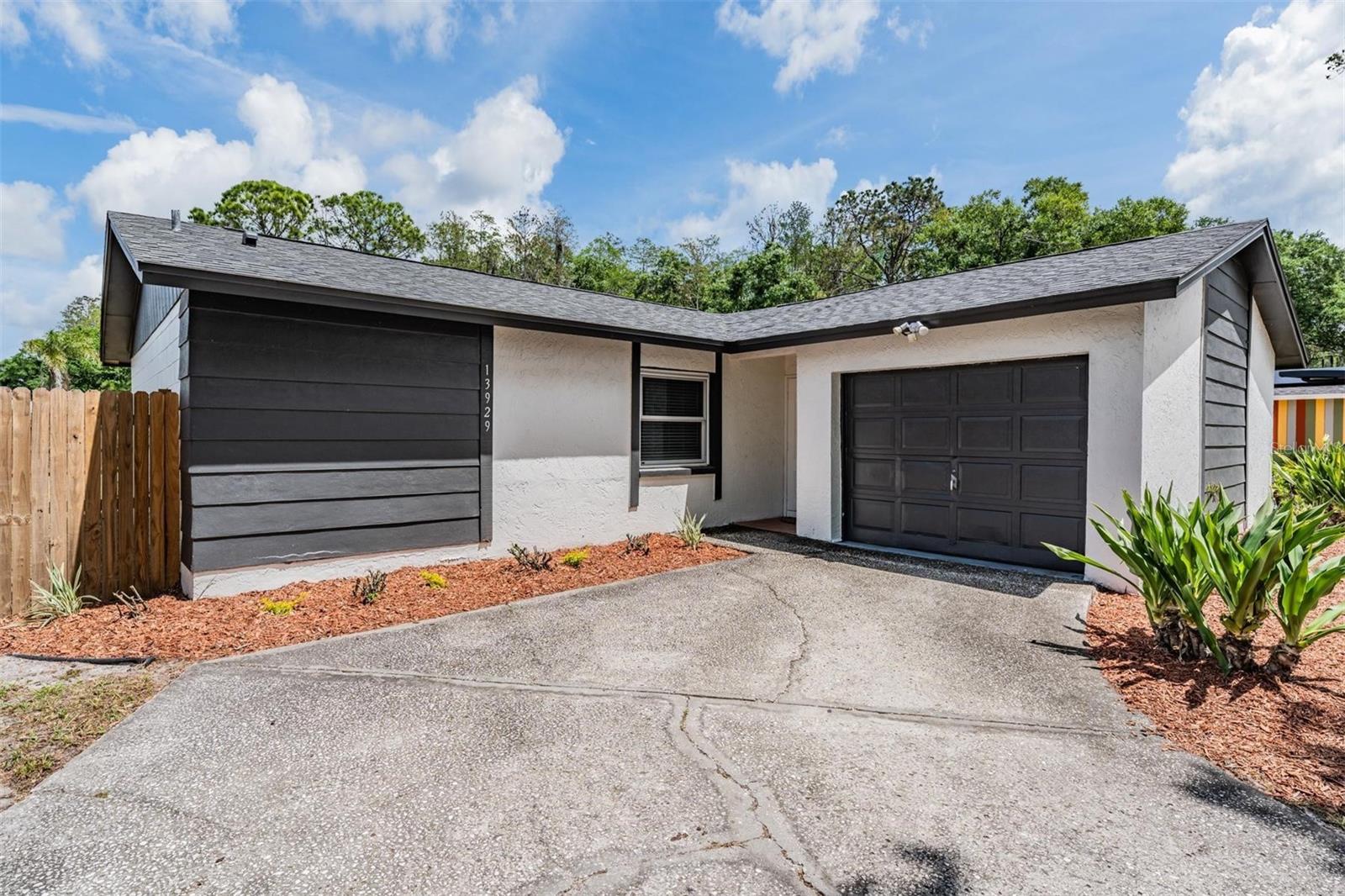 Photo of 13929 PATHFINDER DRIVE TAMPA FL 33625