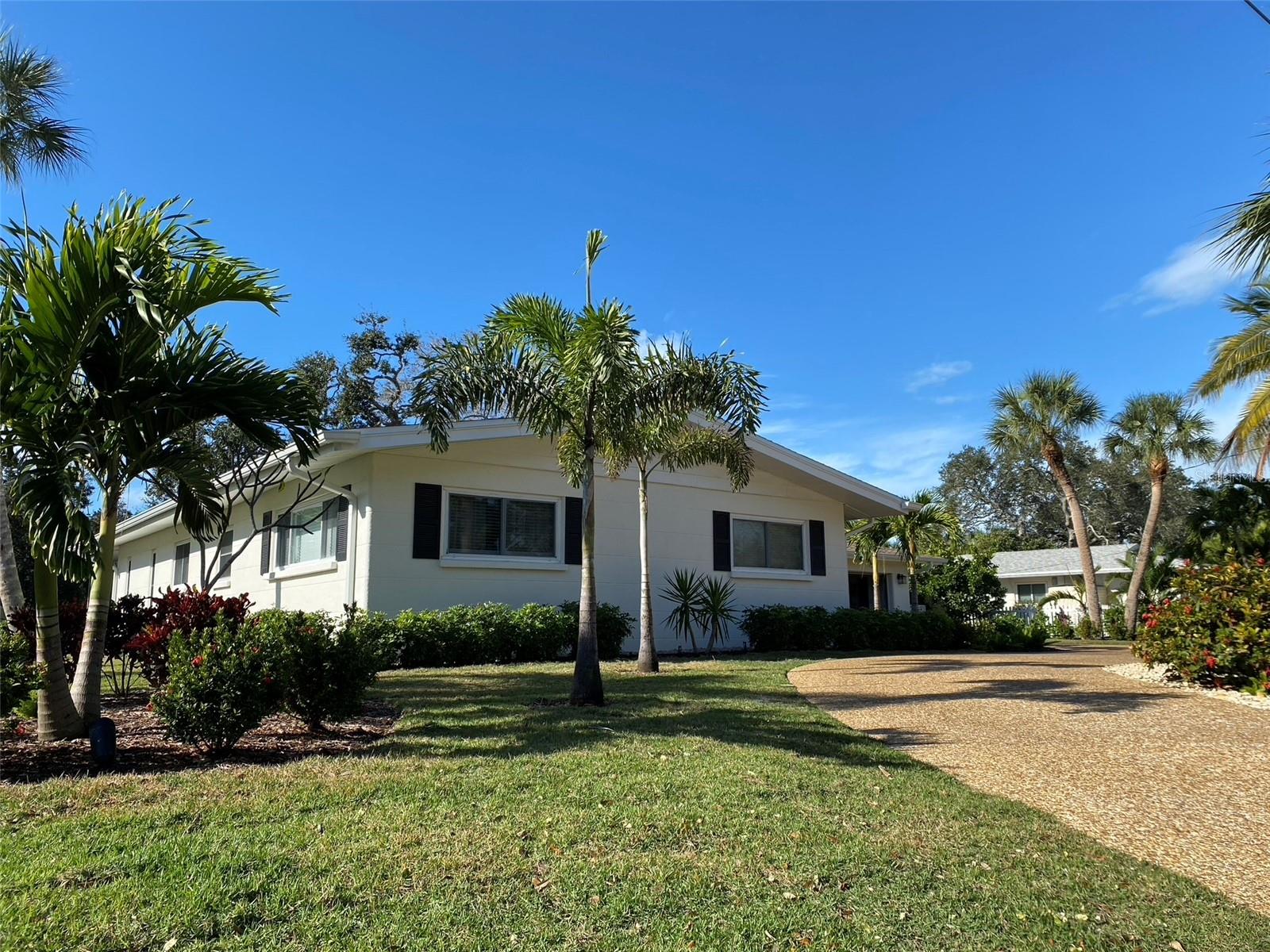 Photo of 814 PARADISE WAY SARASOTA FL 34242