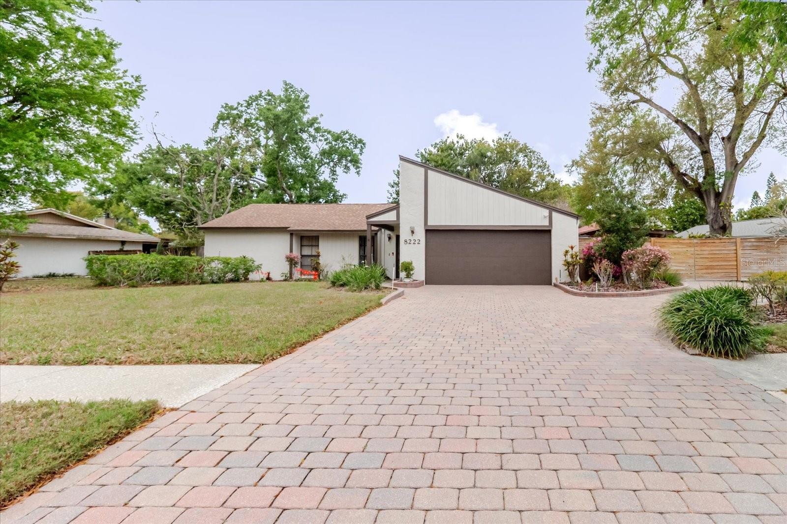 Photo of 8222 LA SERENA DRIVE TAMPA FL 33614