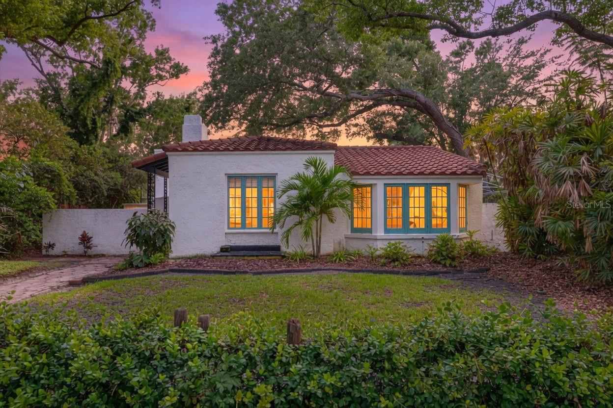 Photo of 1110 JUNGLE AVENUE ST PETERSBURG FL 33710