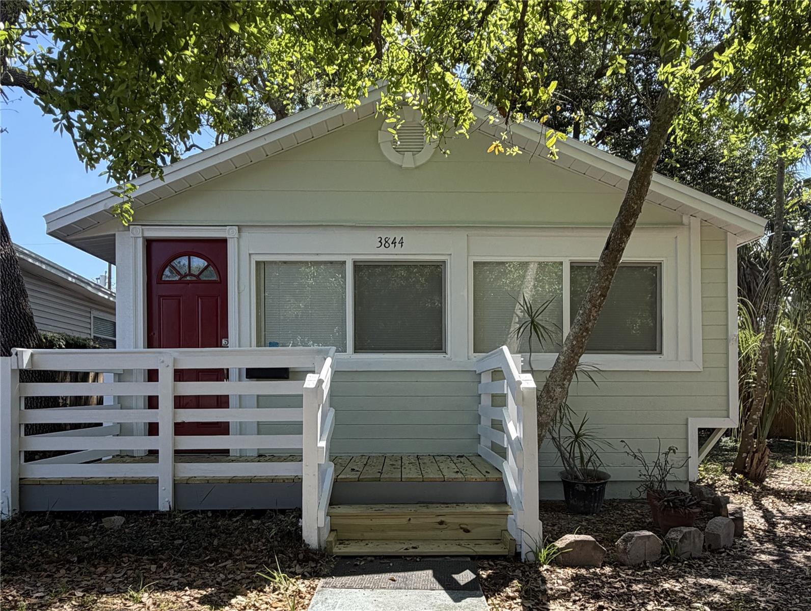 Photo of 3844 BURLINGTON AVENUE ST PETERSBURG FL 33713