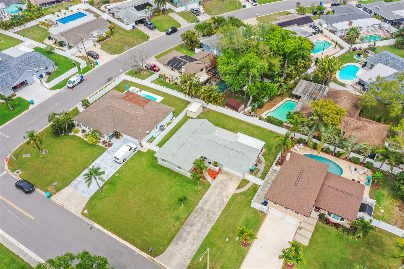 Photo of 7955 BAYSHORE DRIVE SEMINOLE FL 33776