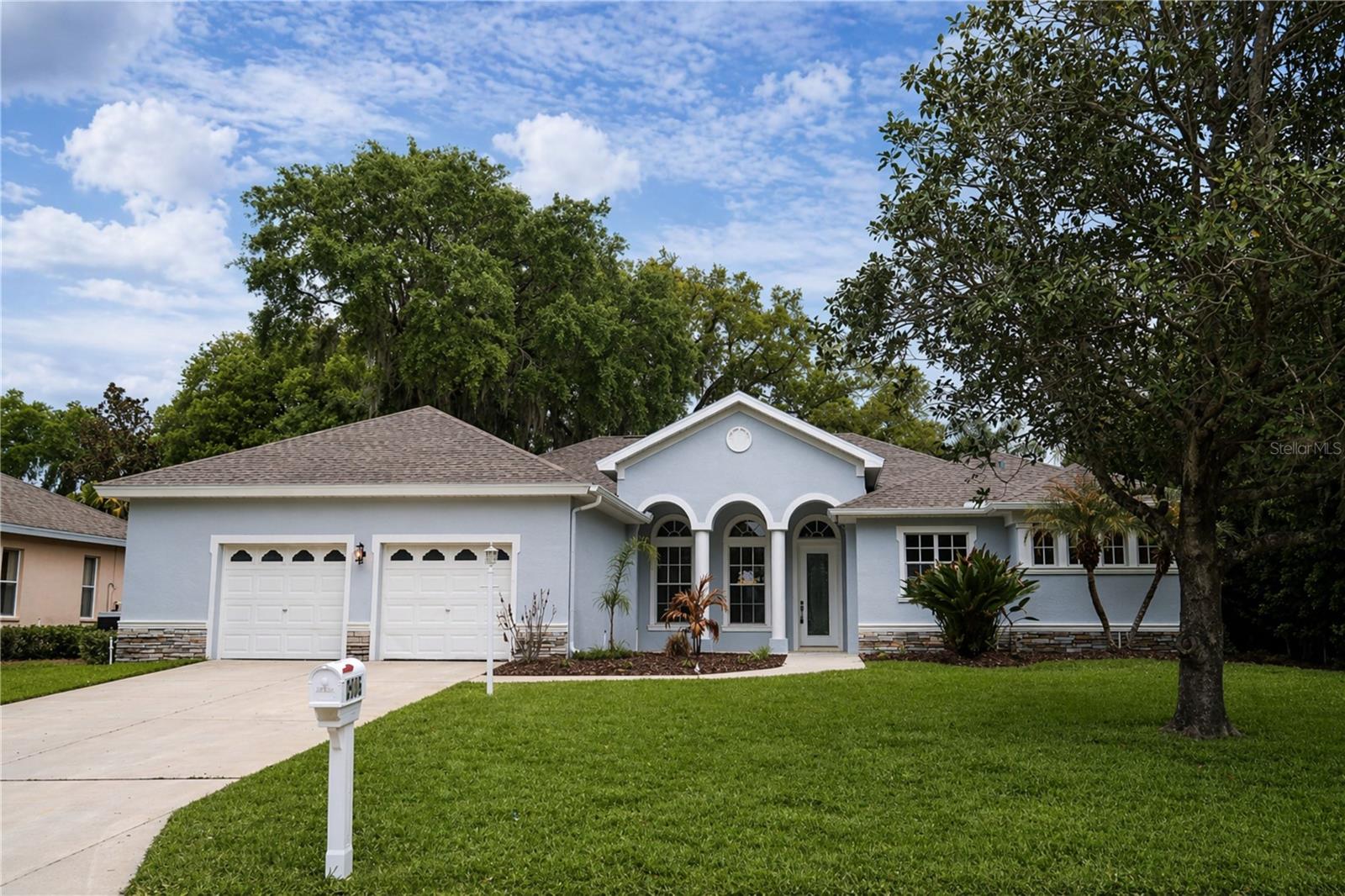 Photo of 2906 SUTTON OAKS COURT PLANT CITY FL 33566