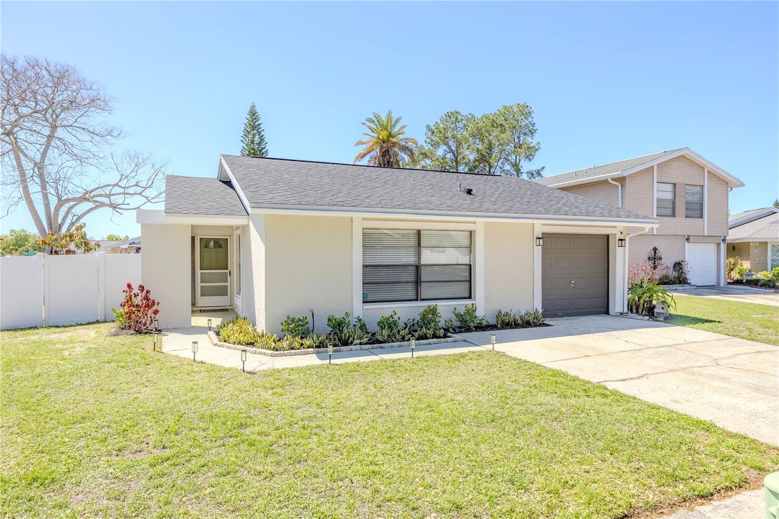 Photo of 10002 OAKENGATE PLACE TAMPA FL 33624