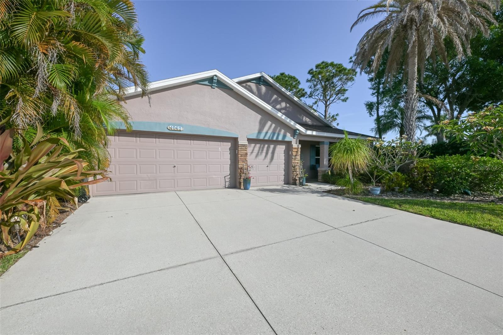 Photo of 4061 KINGSFIELD DRIVE PARRISH FL 34219