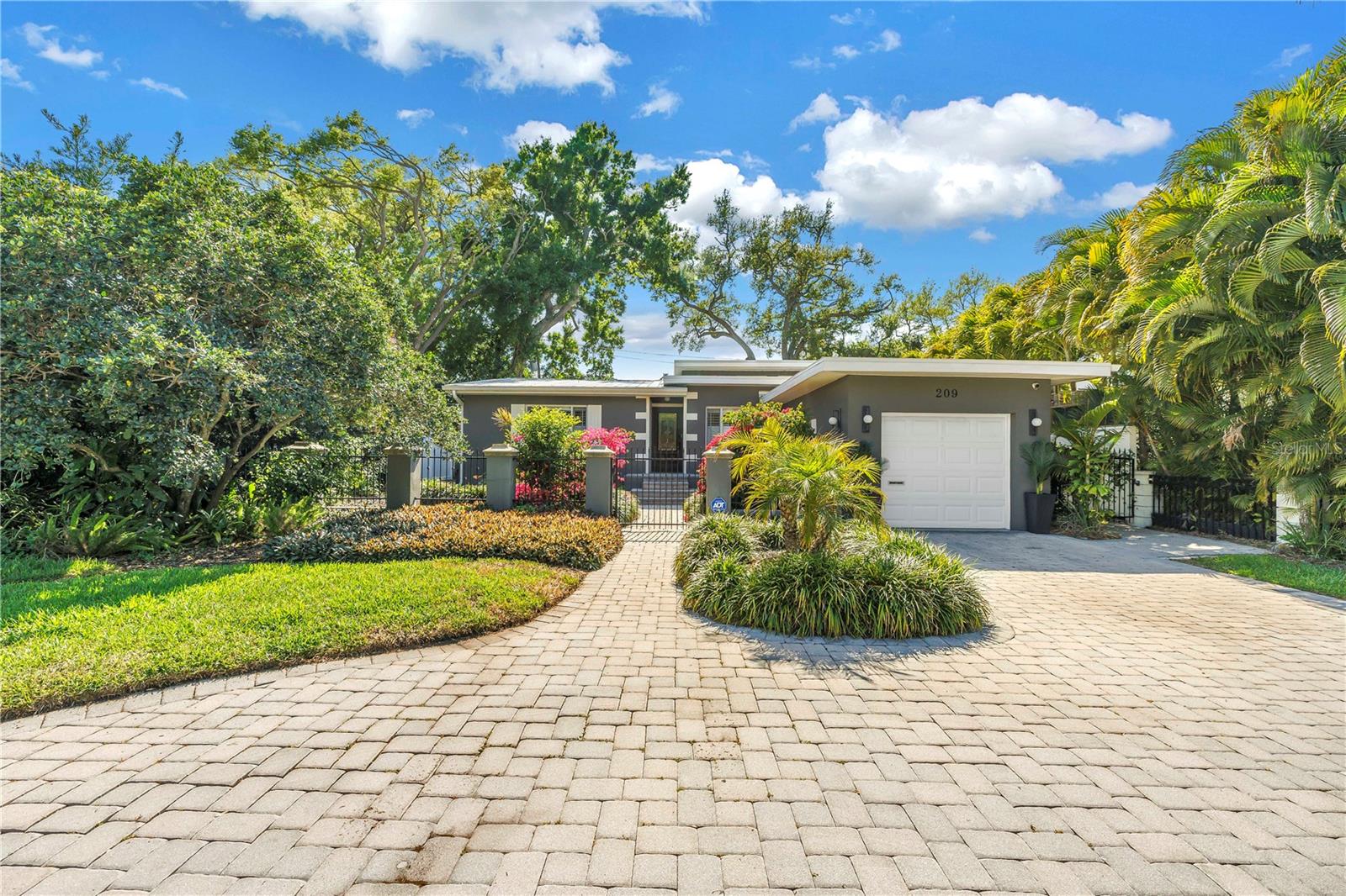 Photo of 209 BANDERA WAY ST PETERSBURG FL 33704