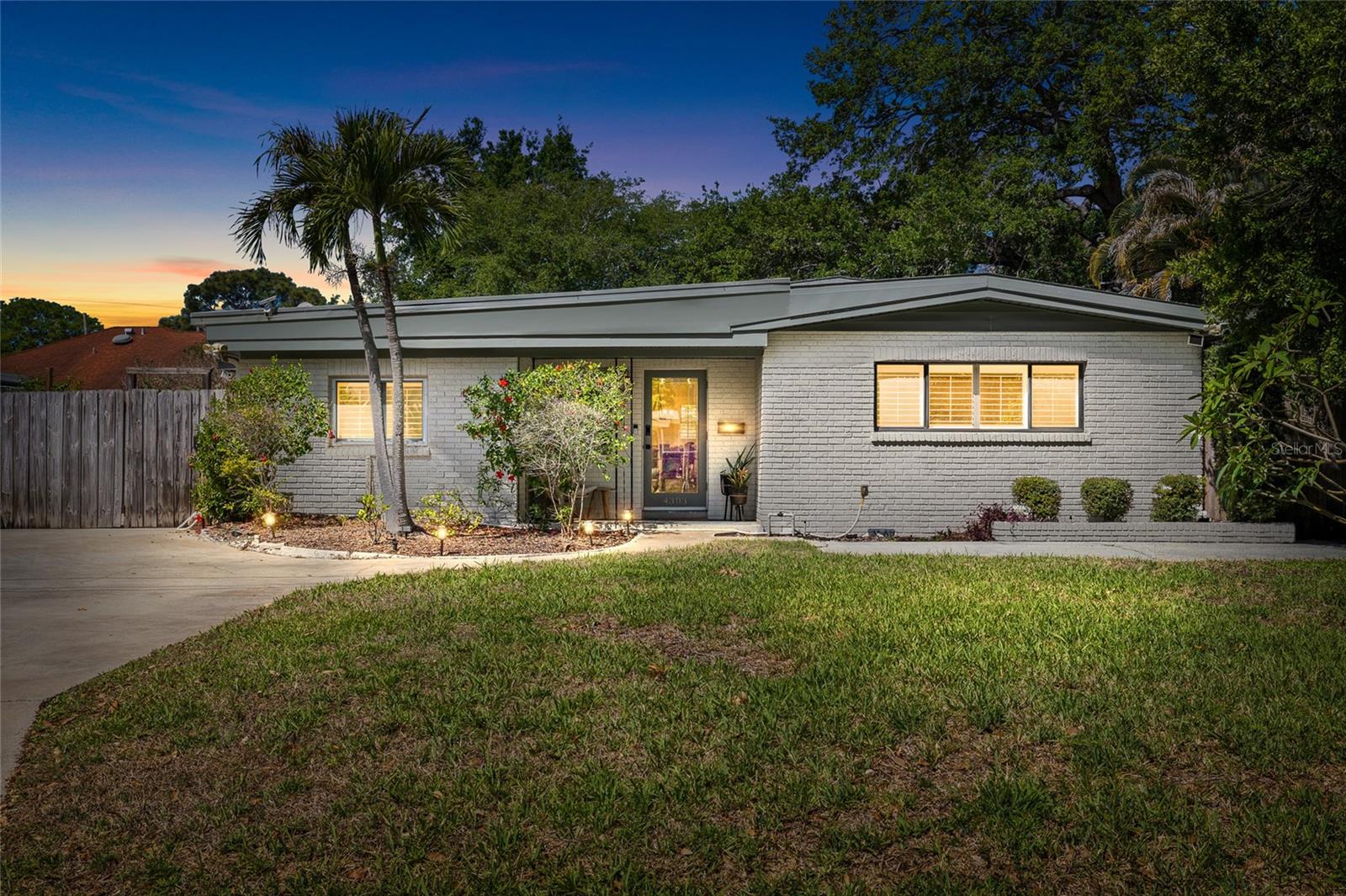 Photo of 4303 S CAMERON AVENUE TAMPA FL 33611