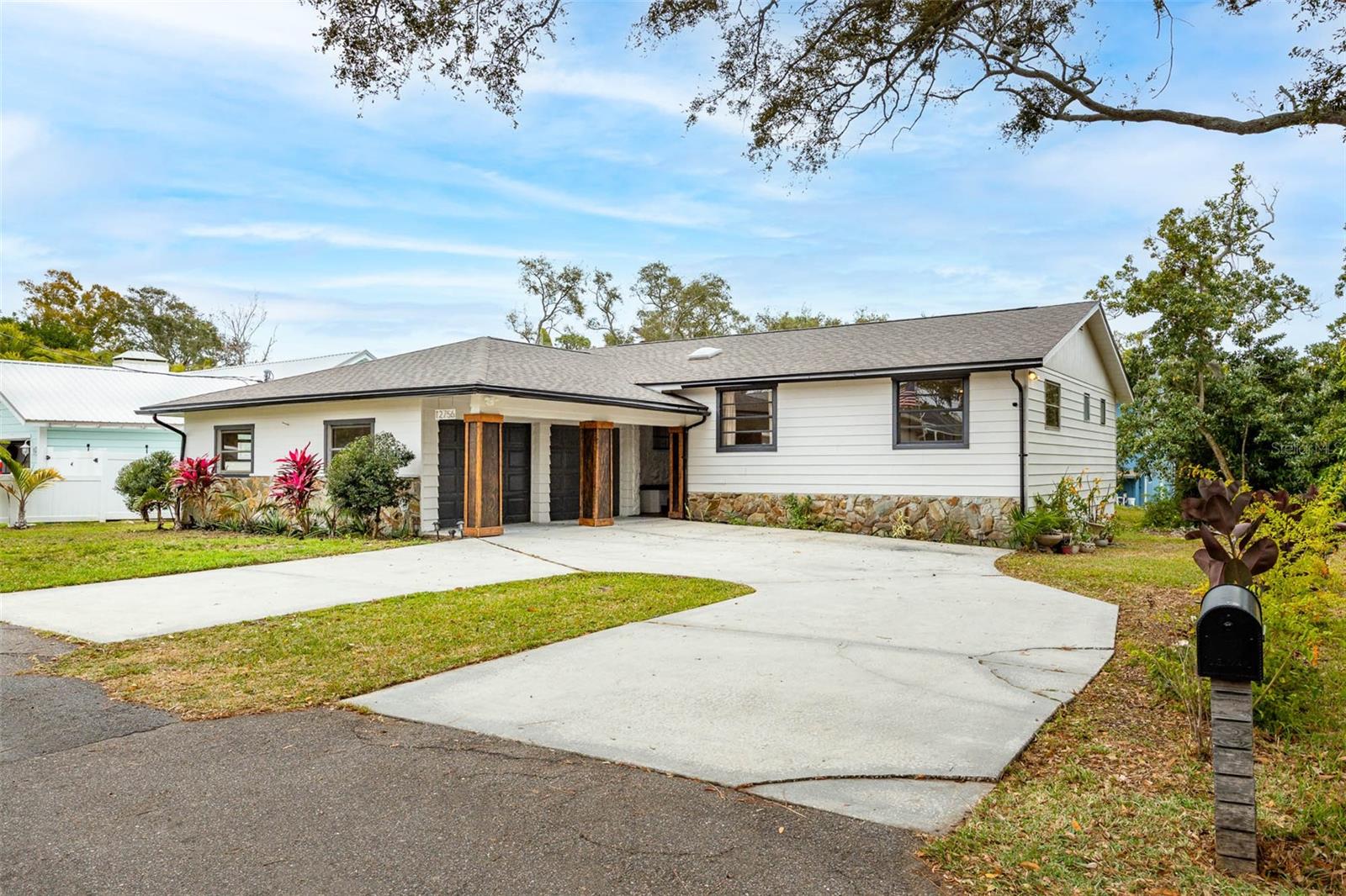 Photo of 12756 POINSETTIA AVENUE SEMINOLE FL 33776