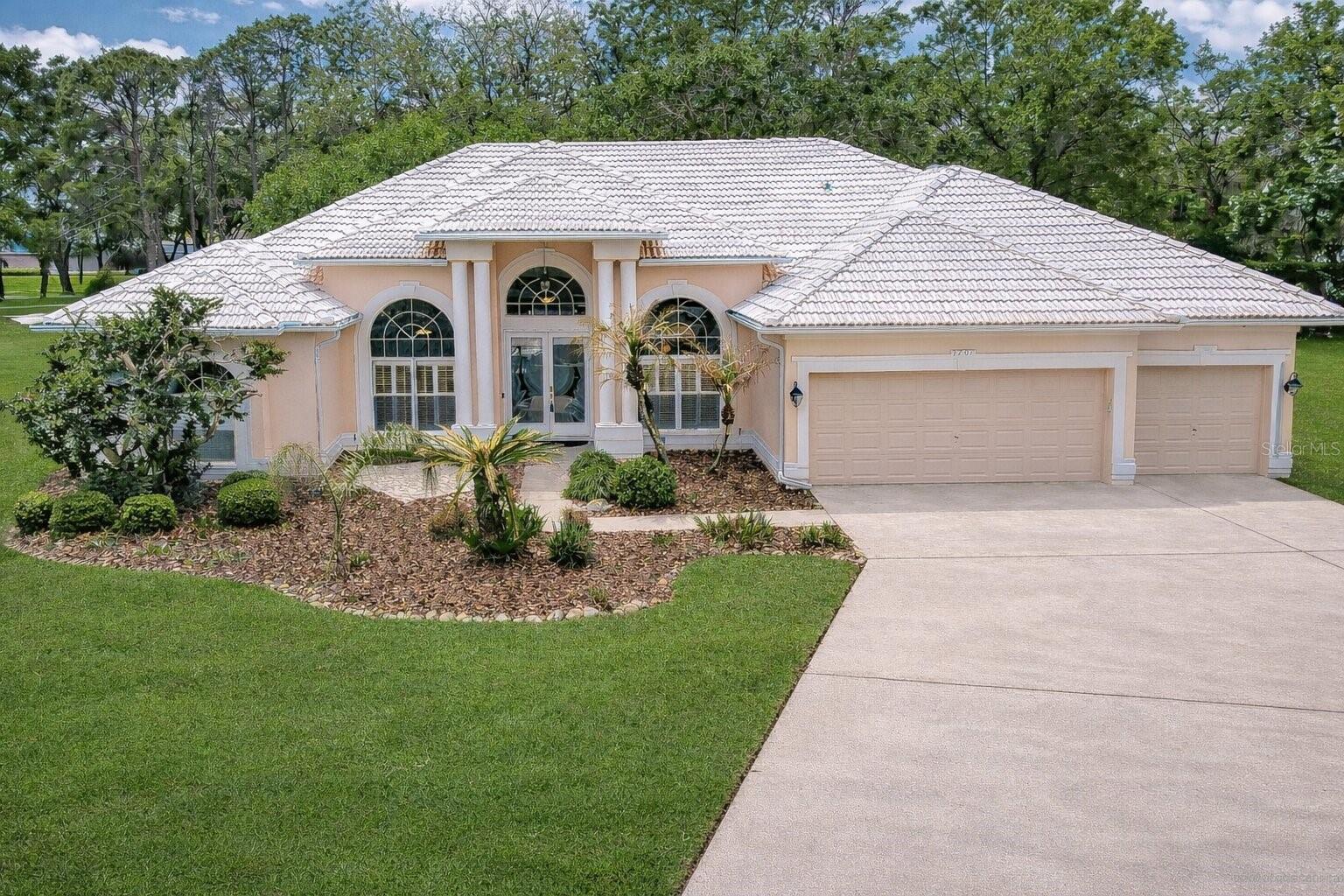 Photo of 5201 LAUREL POINTE DRIVE VALRICO FL 33594