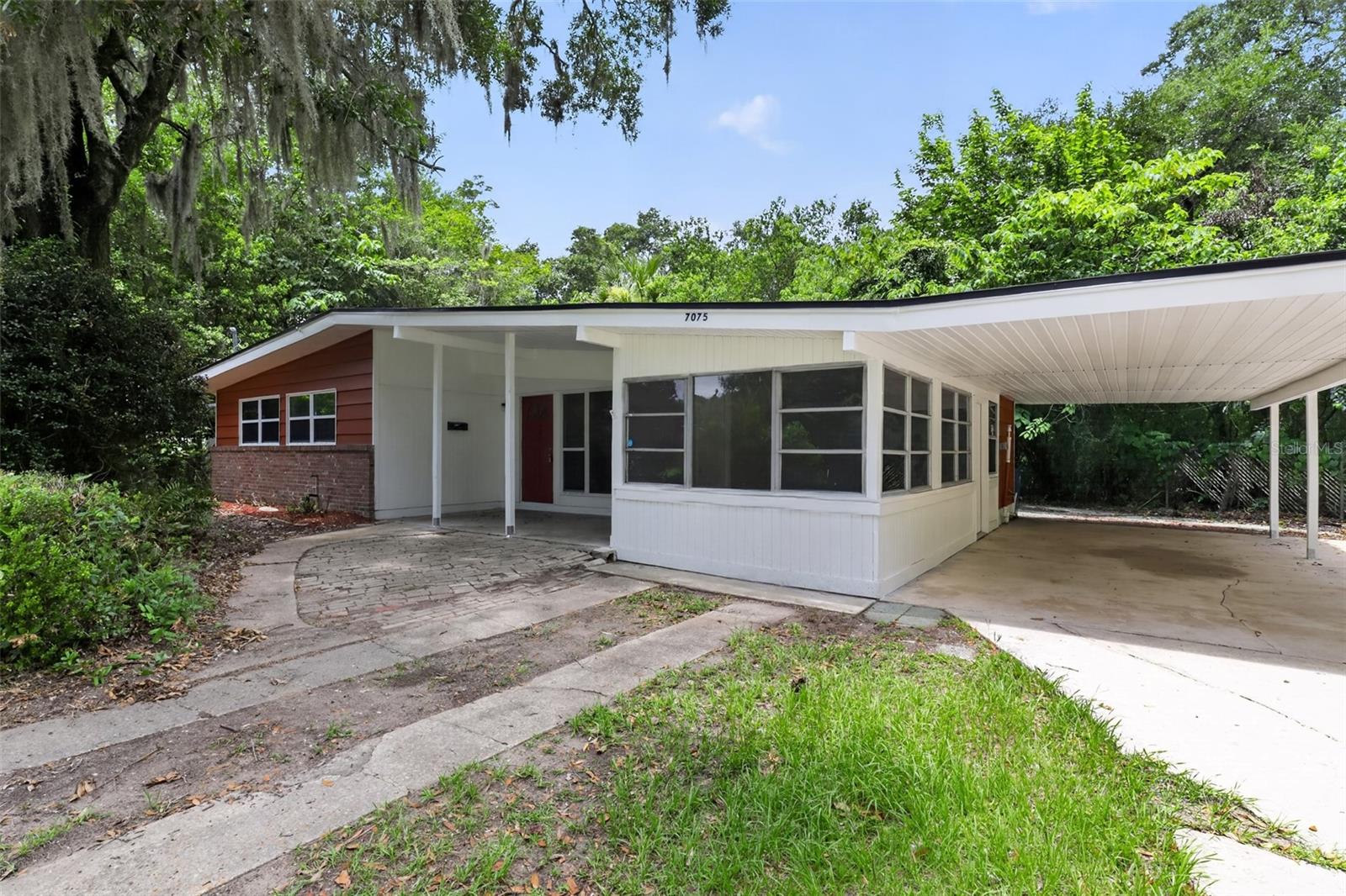 Photo of 7075 FONTAINEBLEAU CRESCENT JACKSONVILLE FL 32211