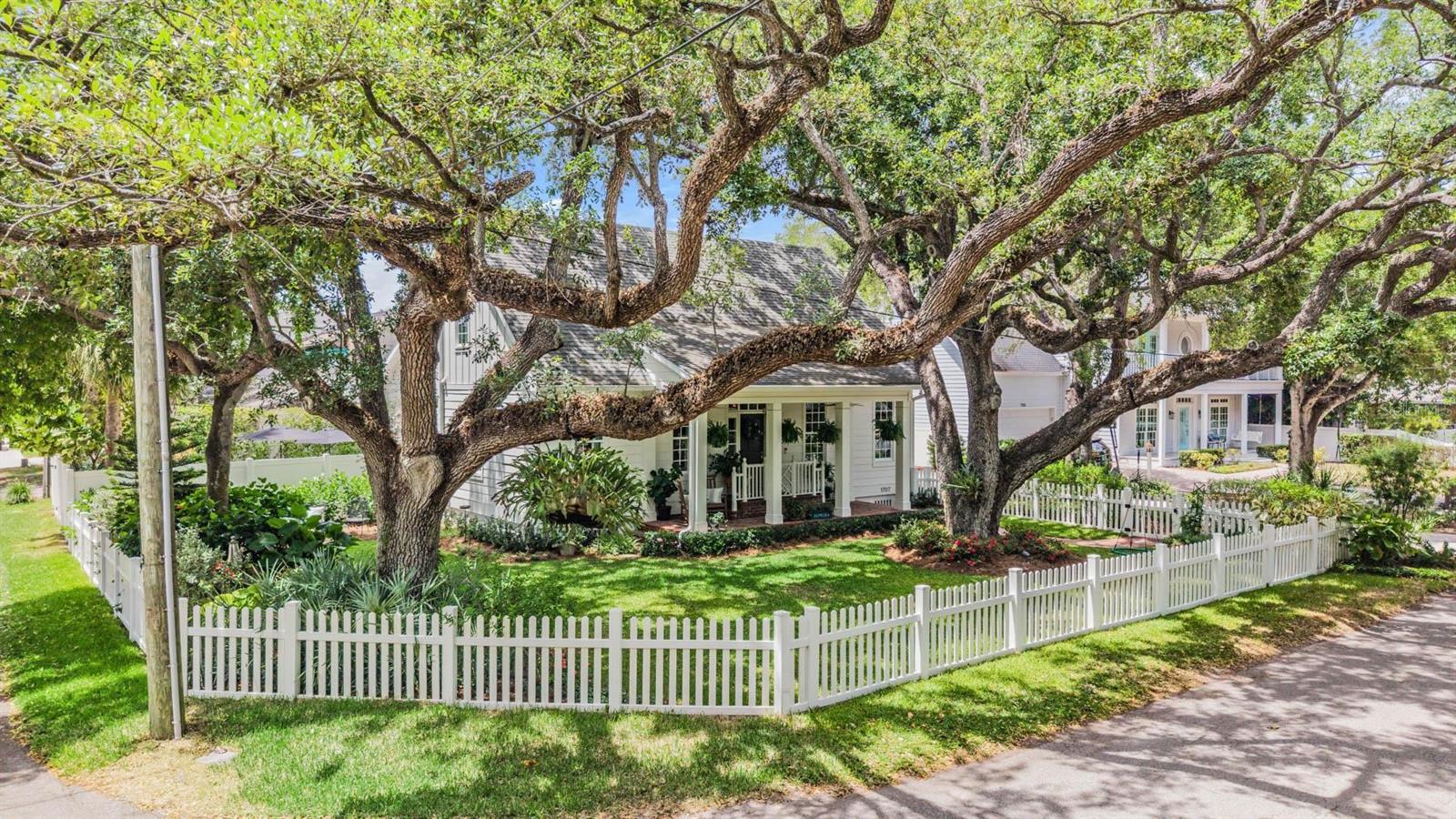 Photo of 1707 S HESPERIDES STREET TAMPA FL 33629