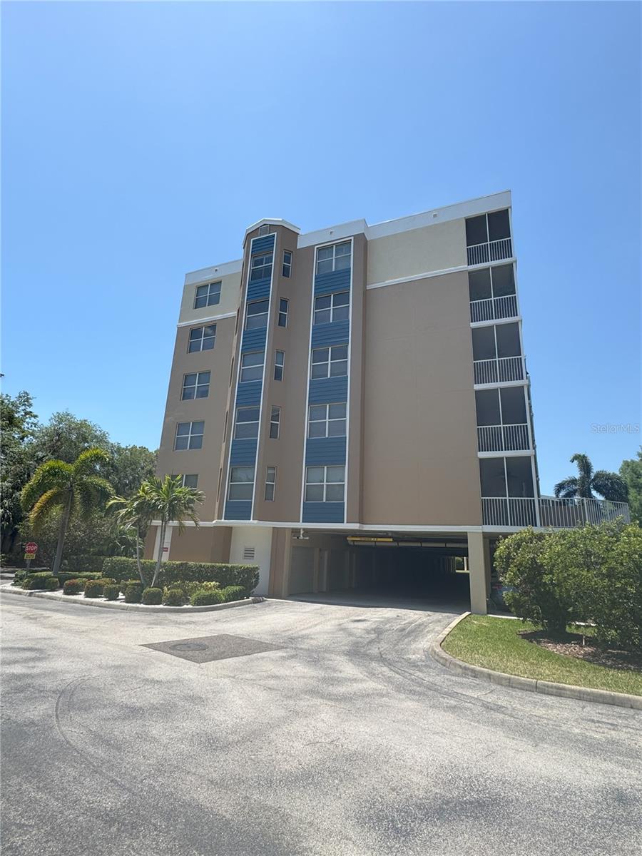 Photo of 960 STARKEY ROAD #5105 LARGO FL 33771