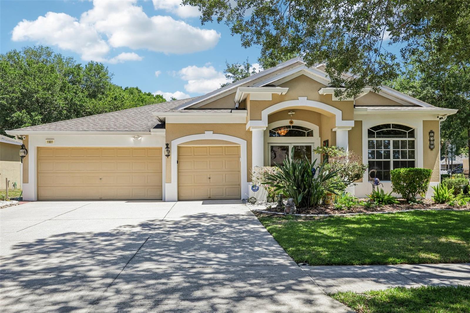 Photo of 1901 HEARTLAND CIRCLE VALRICO FL 33594